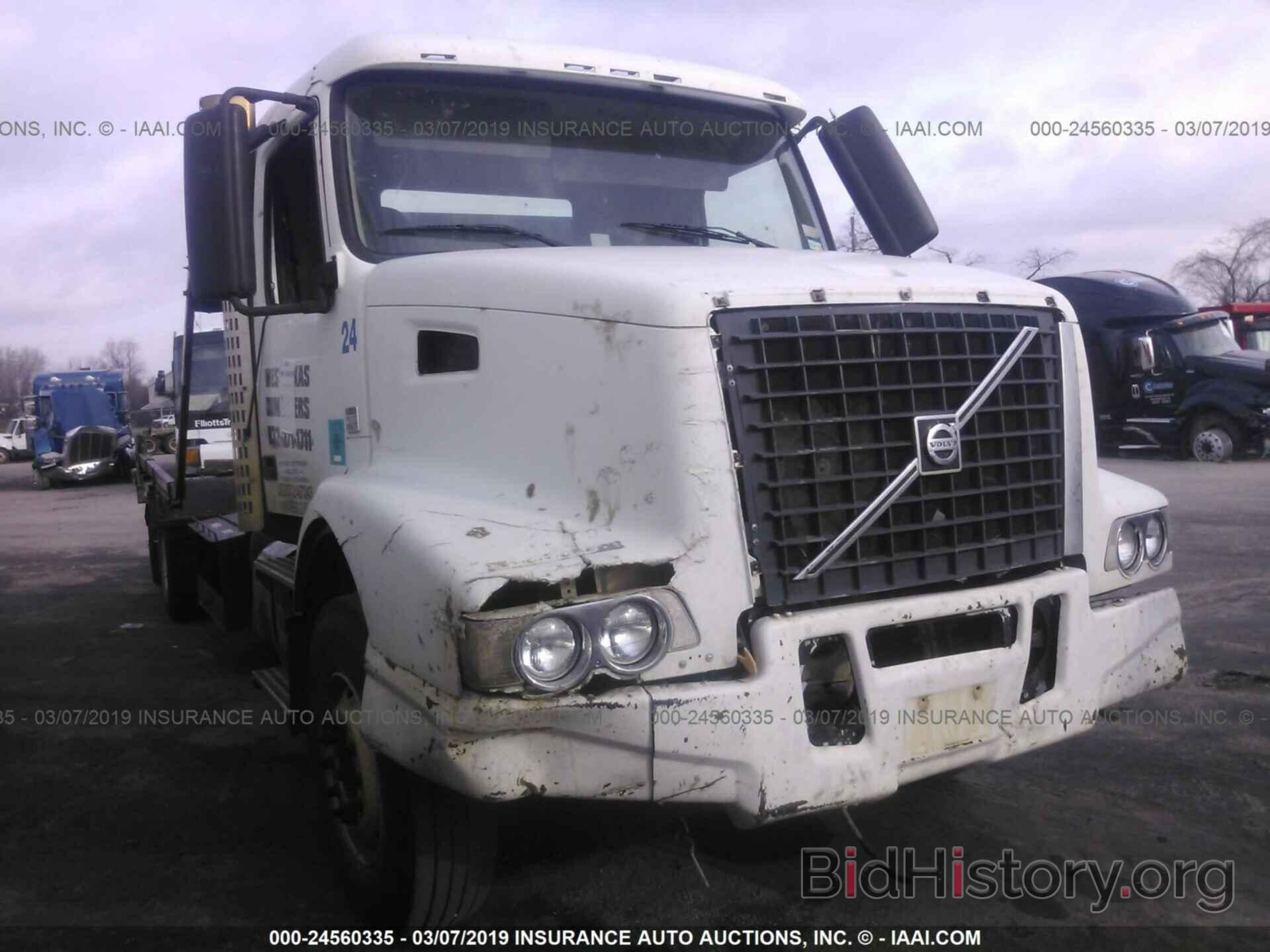 Фотография 4V5KC9DG2BN298147 - VOLVO VHD 2011