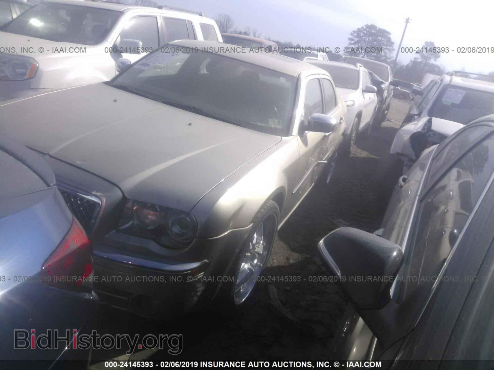 2009 CHRYSLER 300C - VIN: 2C3KA63T69H552775 - Фото 2