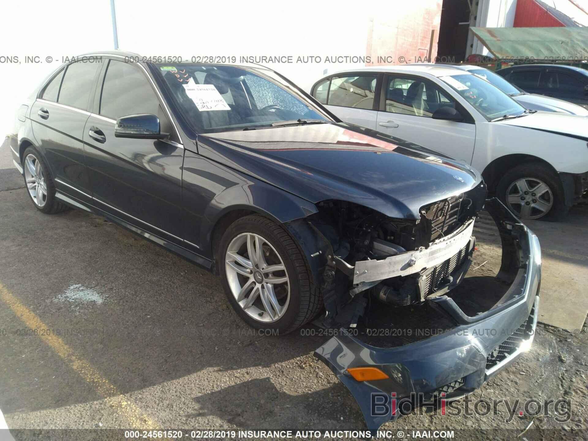 Photo WDDGF4HB0DA852512 - MERCEDES-BENZ C 2013