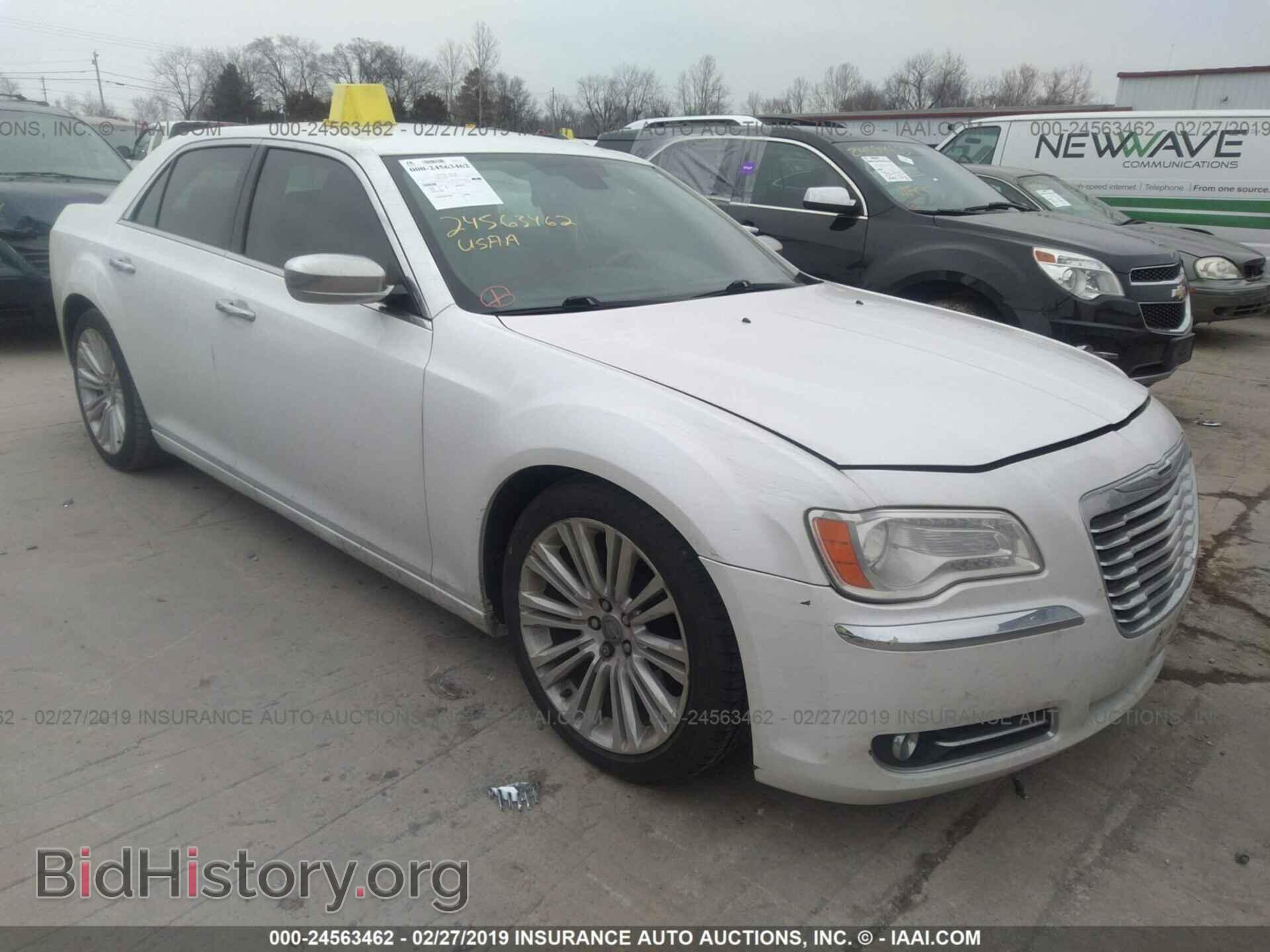 Photo 2C3CA6CT2BH537930 - CHRYSLER 300C 2011