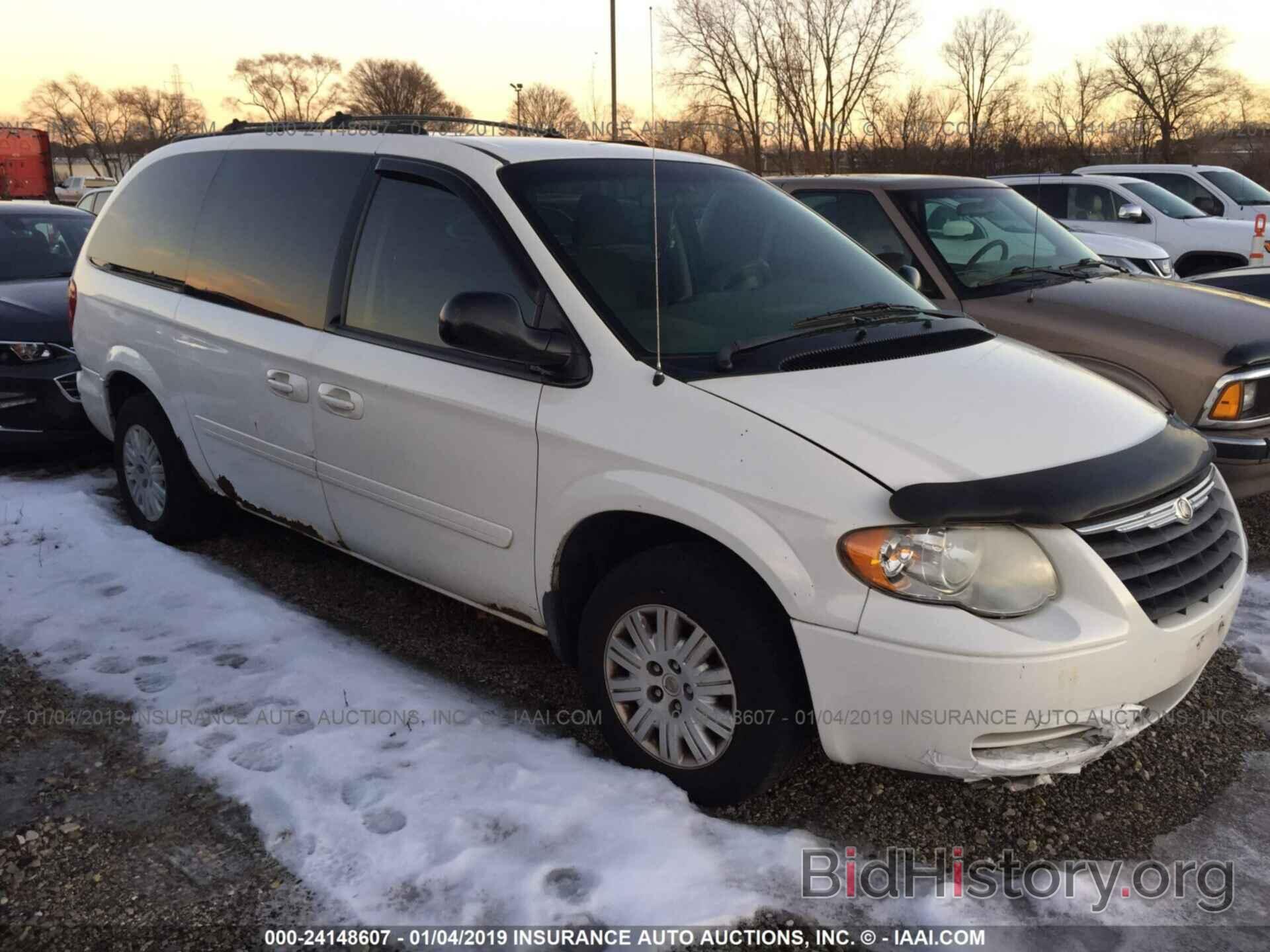 Photo 2C4GP44R65R126984 - CHRYSLER TOWN and COUNTRY 2005