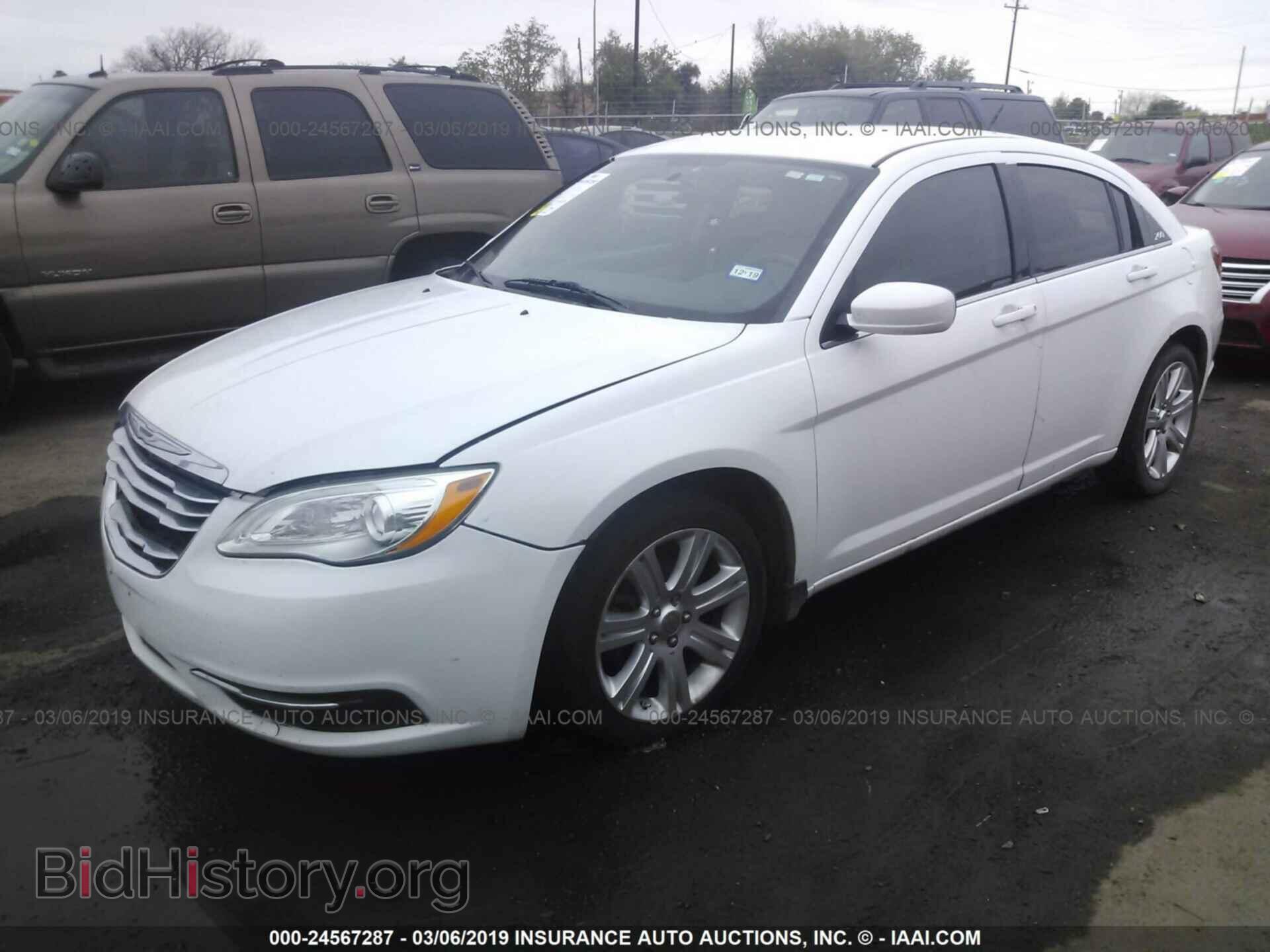 2013 CHRYSLER 200 - VIN: 1C3CCBABXDN733167 - Photo 2