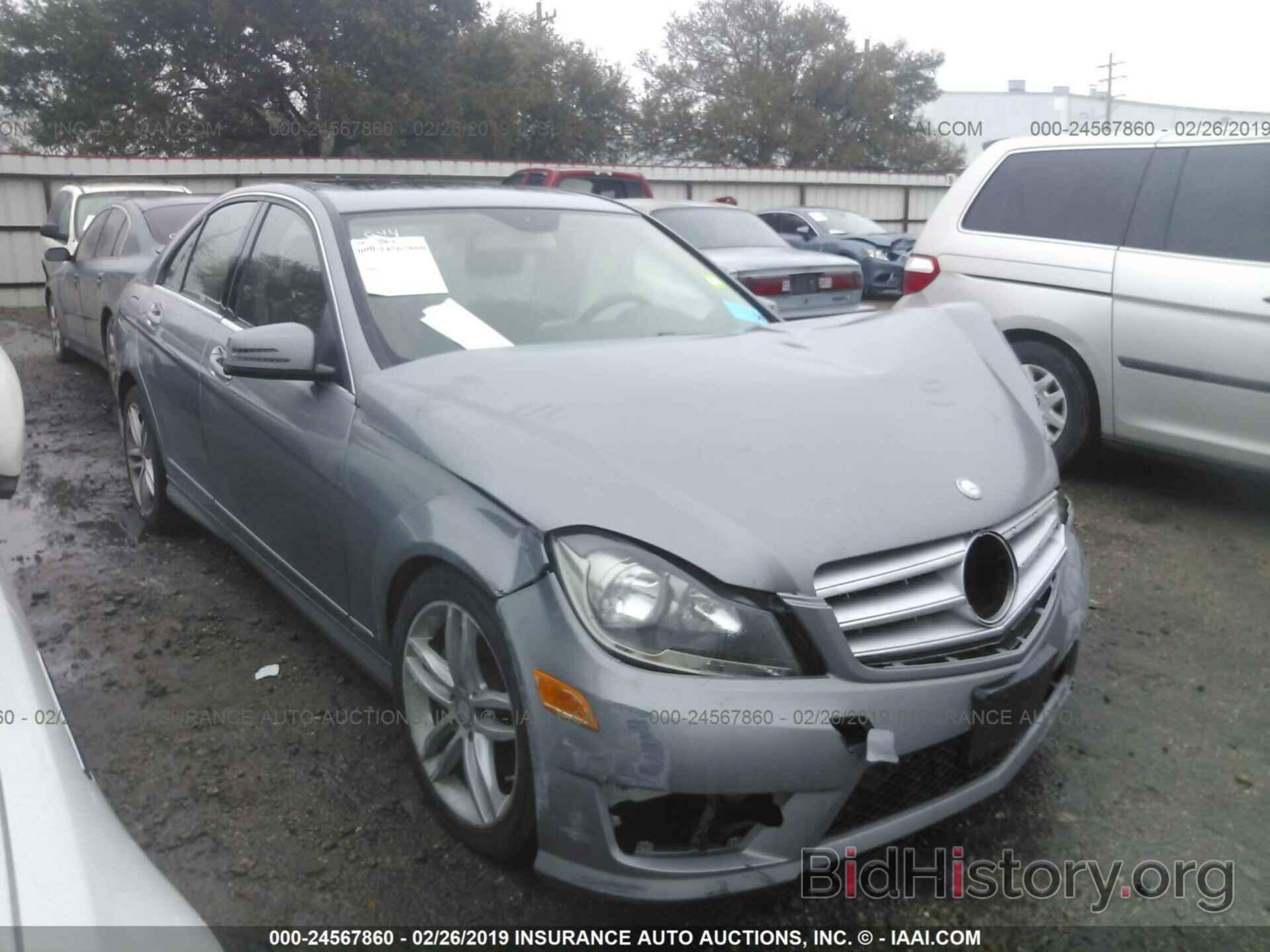 Photo WDDGF8AB8DG137492 - MERCEDES-BENZ C 2013