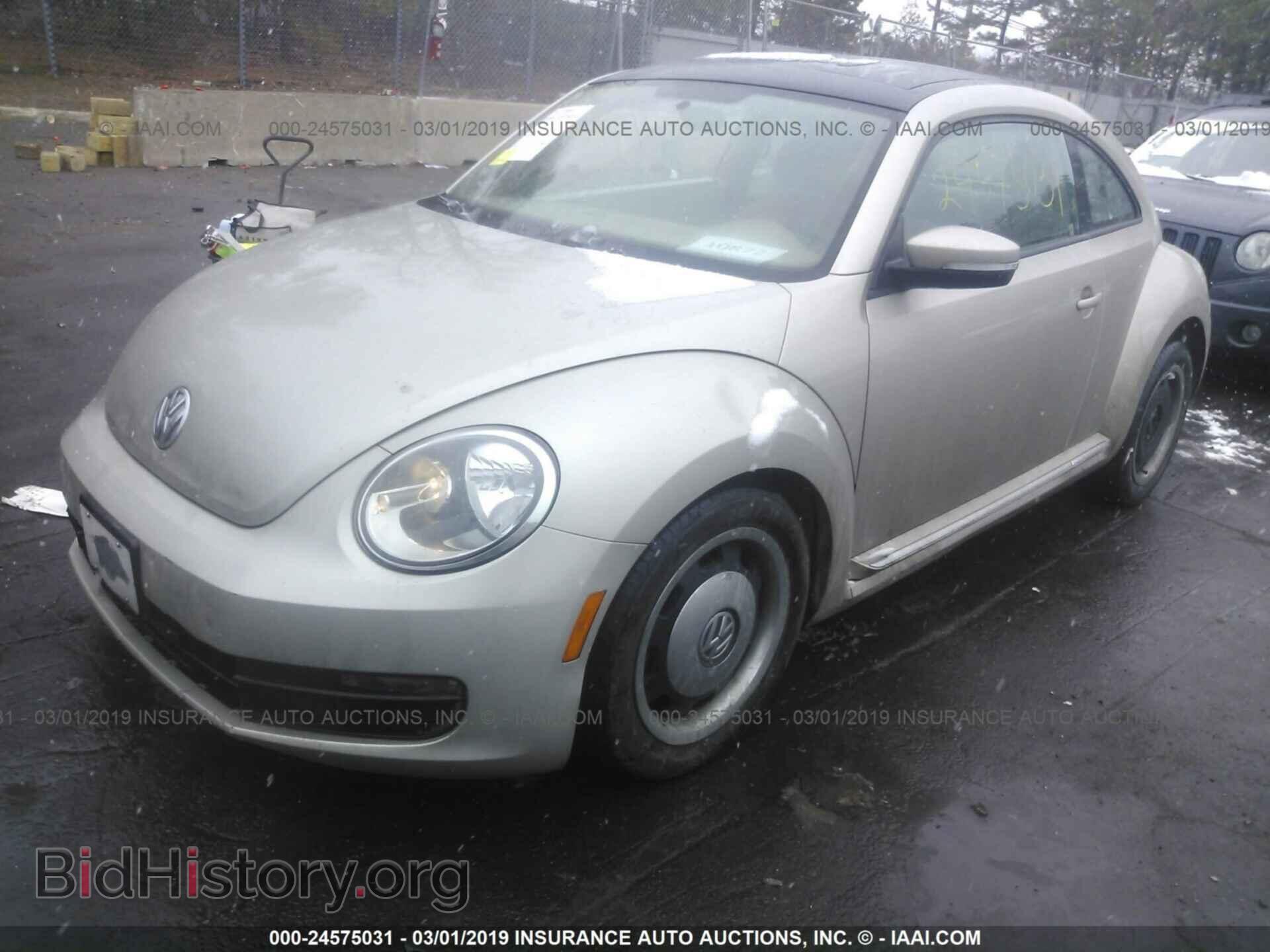 2013 VOLKSWAGEN BEETLE - VIN: 3VWJP7AT6DM623799 - Фото 2