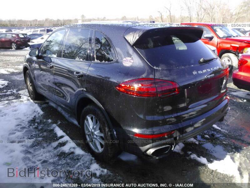2016 Porsche CAYENNE (VIN WP1AA2A21GKA11860) — фото 3 из 10