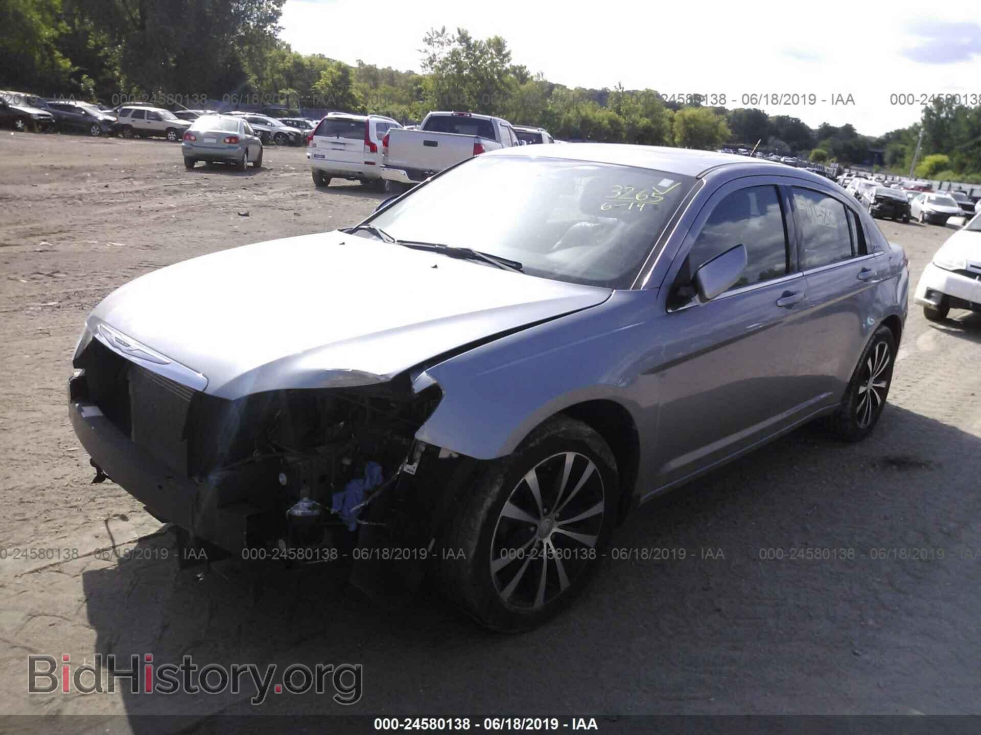 2013 CHRYSLER 200 - VIN: 1C3CCBCG8DN687153 - Фото 2