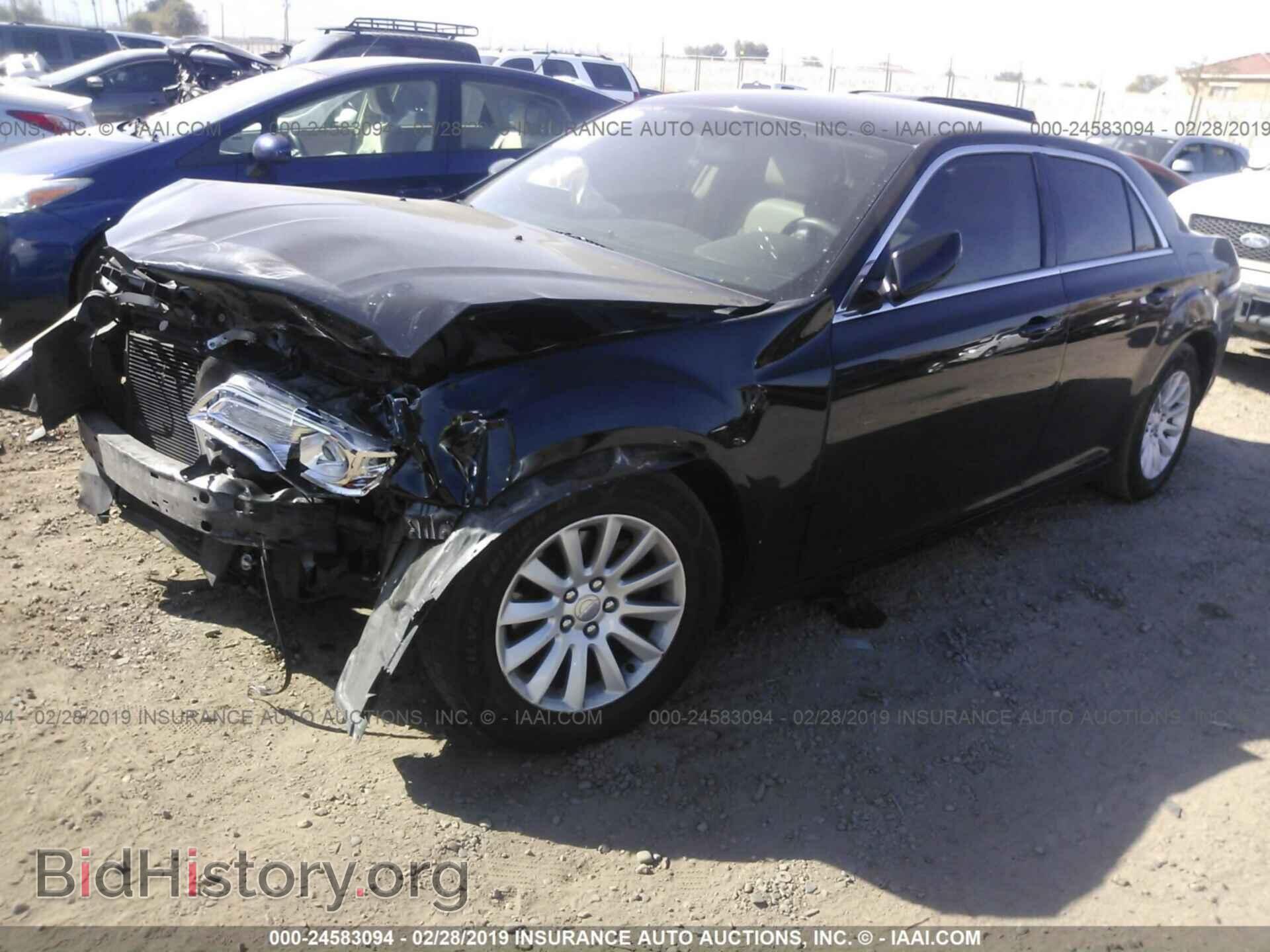 2013 CHRYSLER 300 - VIN: 2C3CCAAG5DH727064 - Фото 2