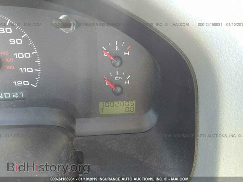 2005 Ford F150 (VIN 1FTRF12225NB72437) — фото 7 из 10