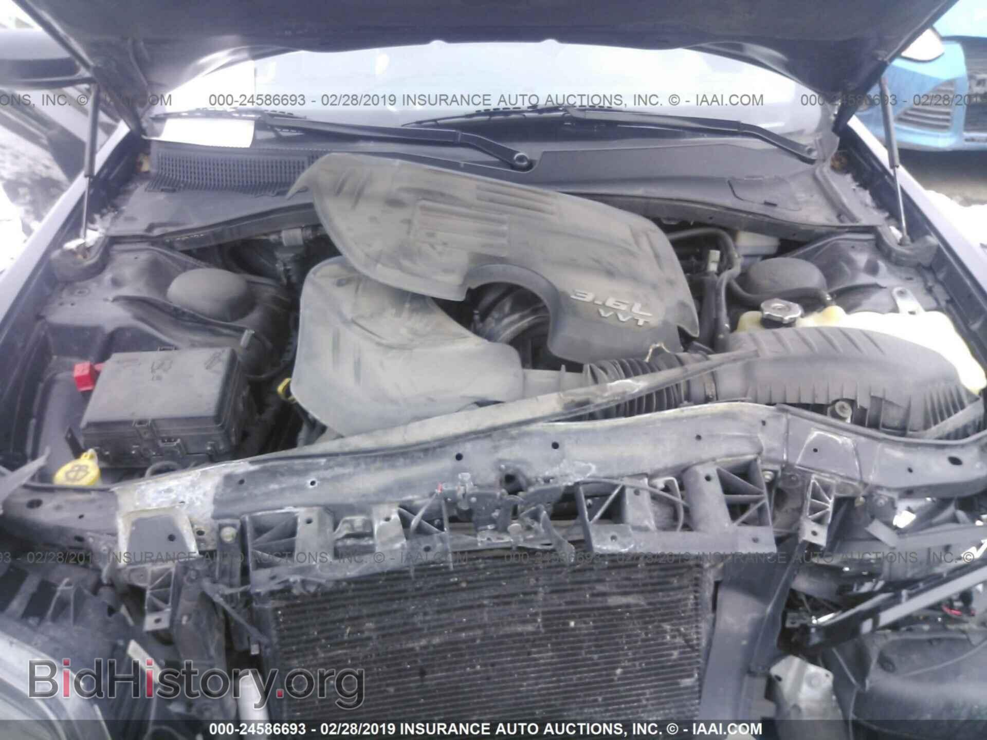 2014 CHRYSLER 300 - VIN: 2C3CCAGG4EH381775 - Фото 10