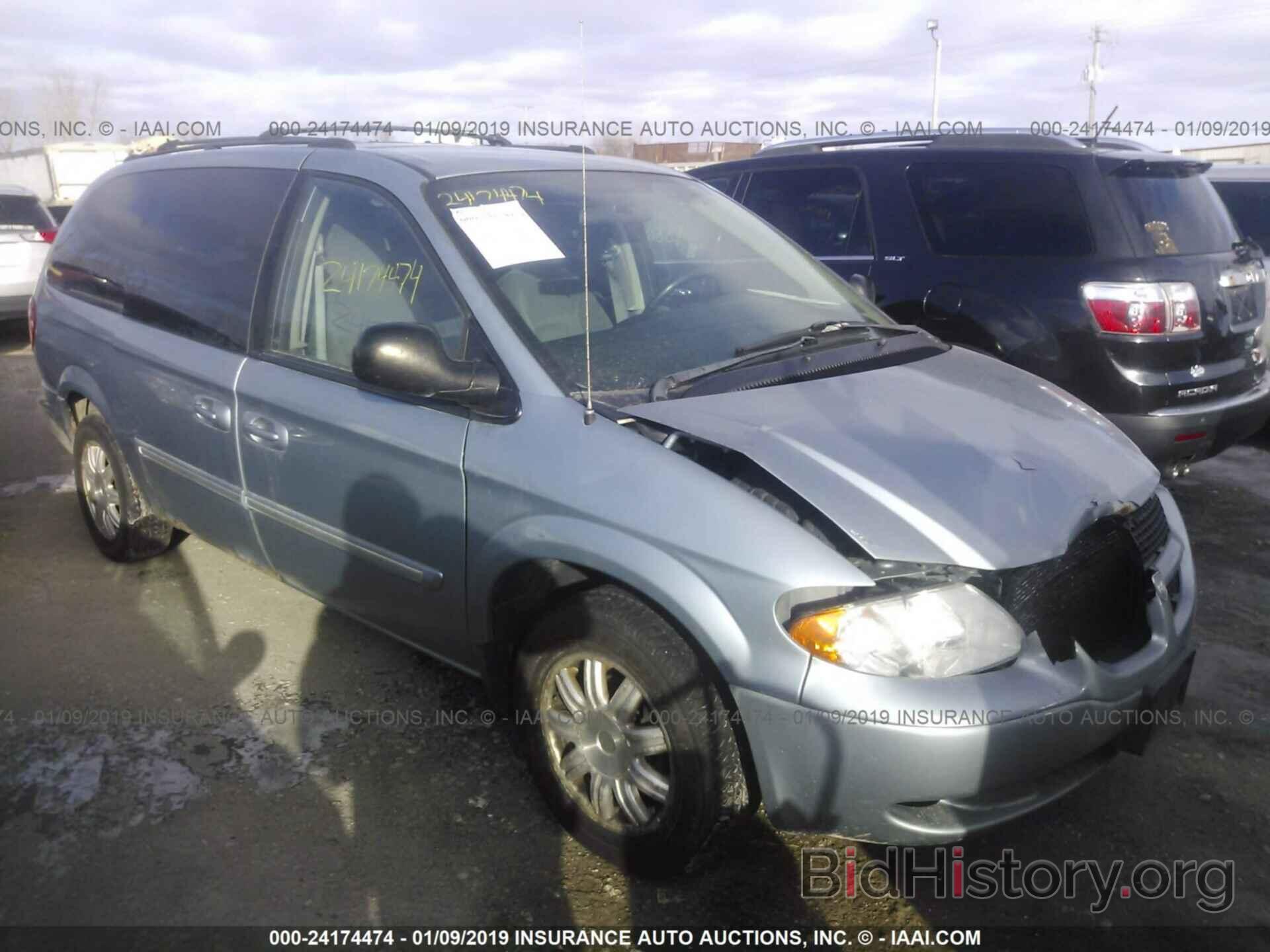 Photo 2C4GP54L65R567872 - CHRYSLER TOWN and COUNTRY 2005