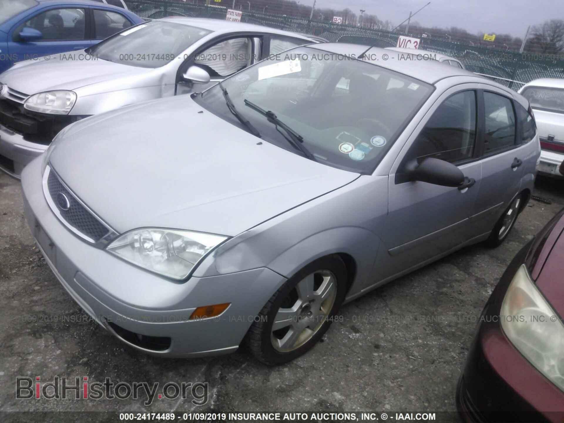 2005 FORD FOCUS - VIN: 3FAFP37N75R110940 - Photo 2