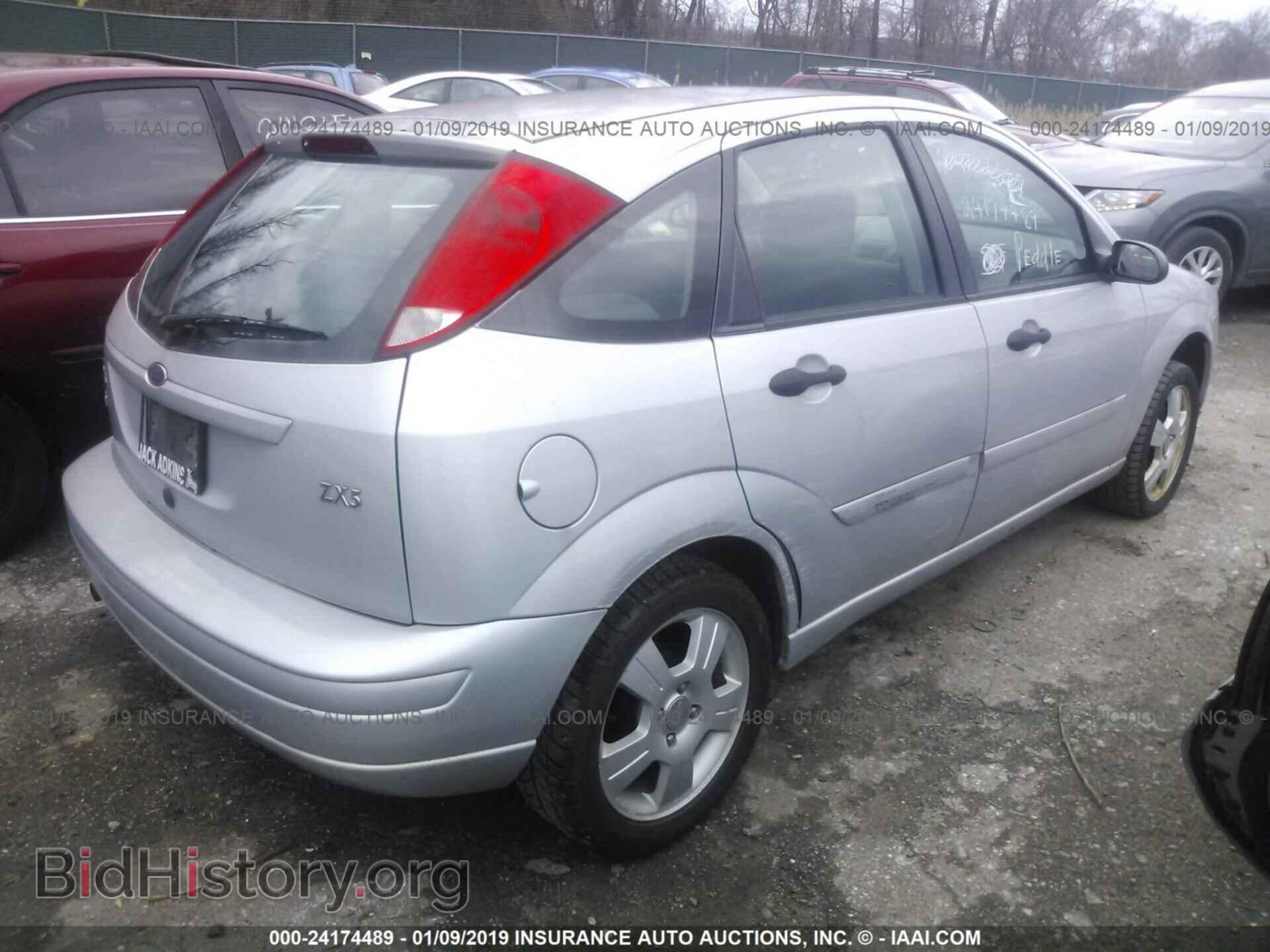 2005 FORD FOCUS - VIN: 3FAFP37N75R110940 - Photo 4
