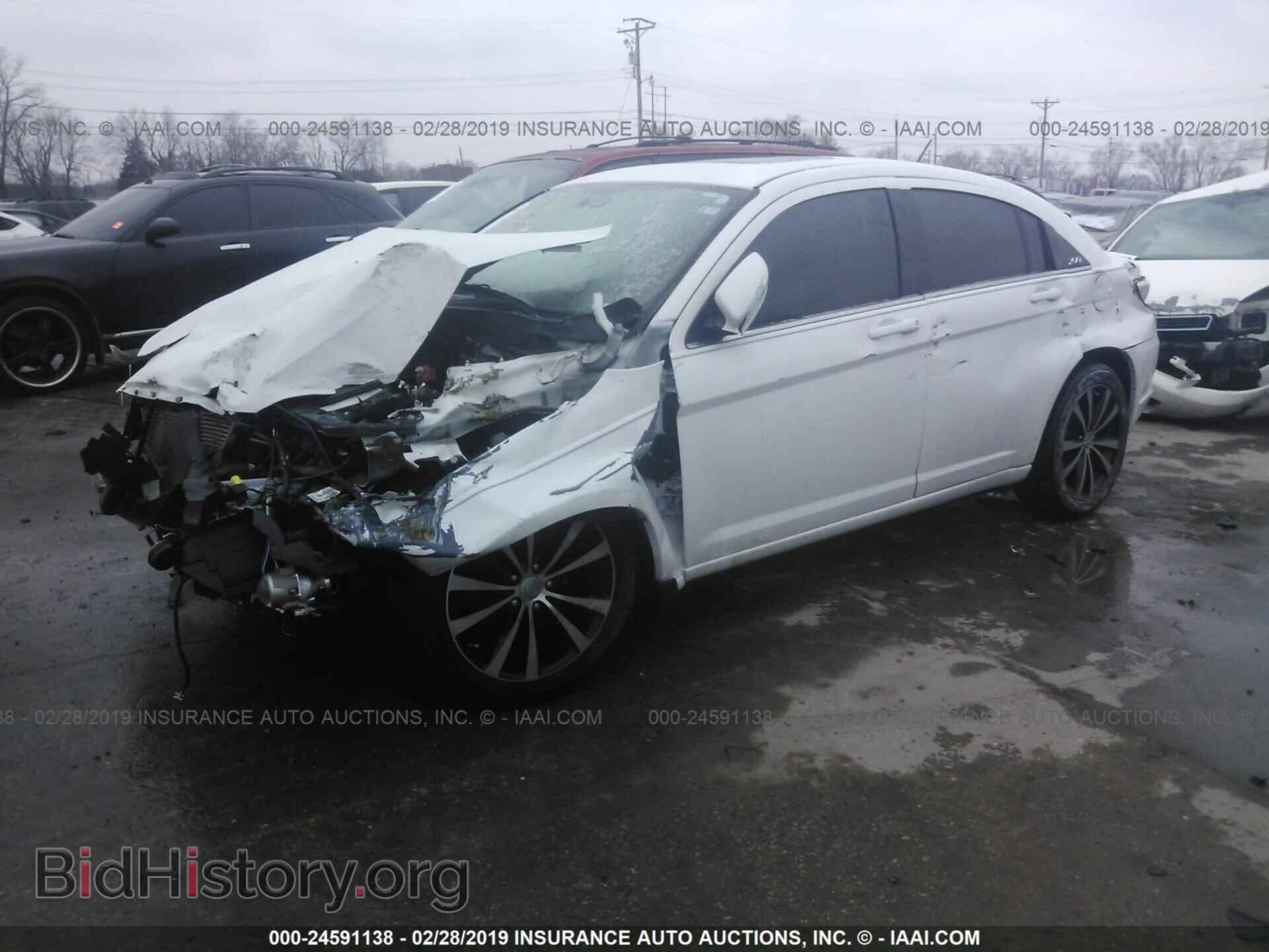 2012 CHRYSLER 200 - VIN: 1C3CCBHG3CN107900 - Фото 2