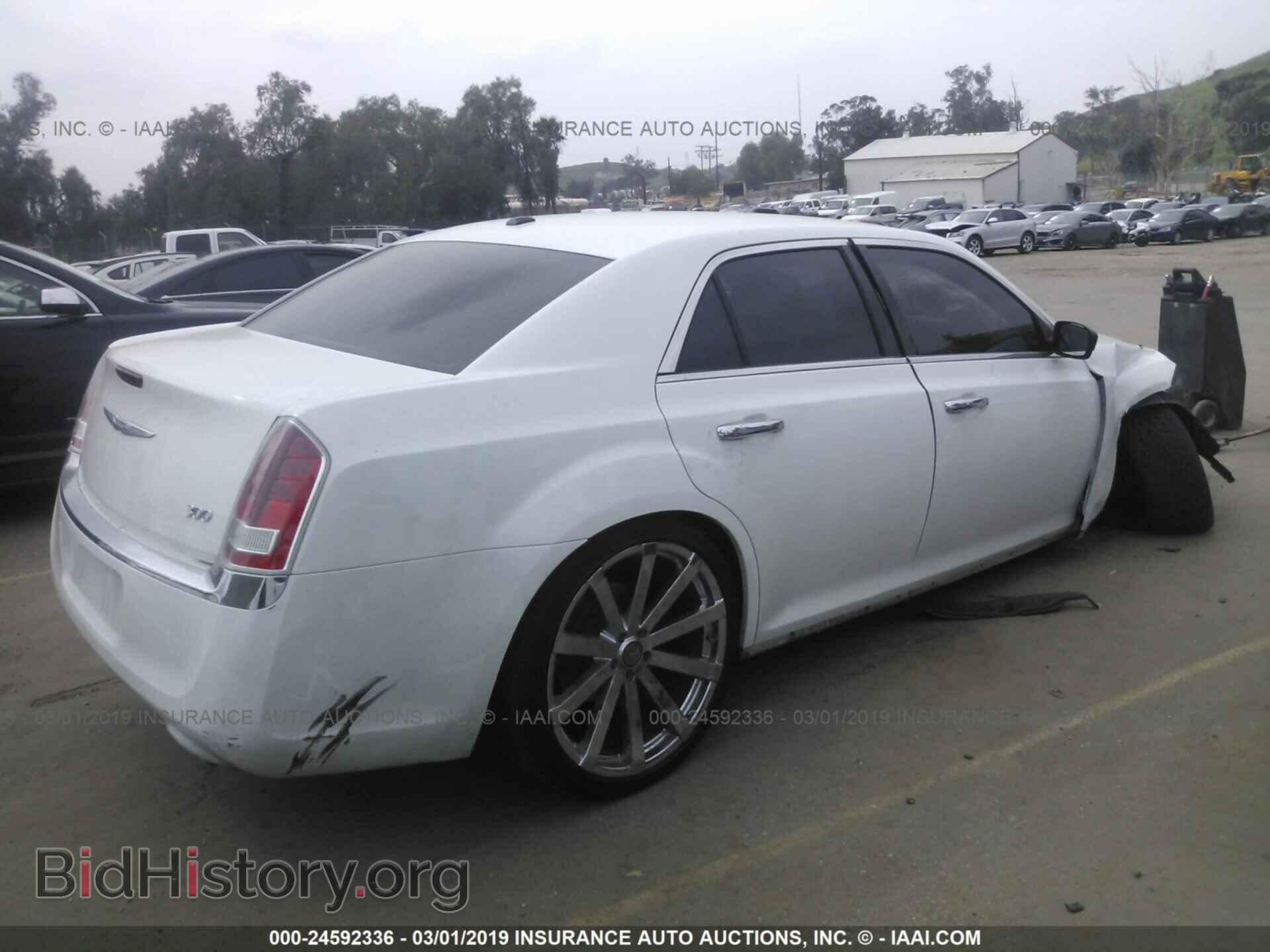 2012 Chrysler 300 - VIN: 2C3CCACG2CH250976 - Photo 4