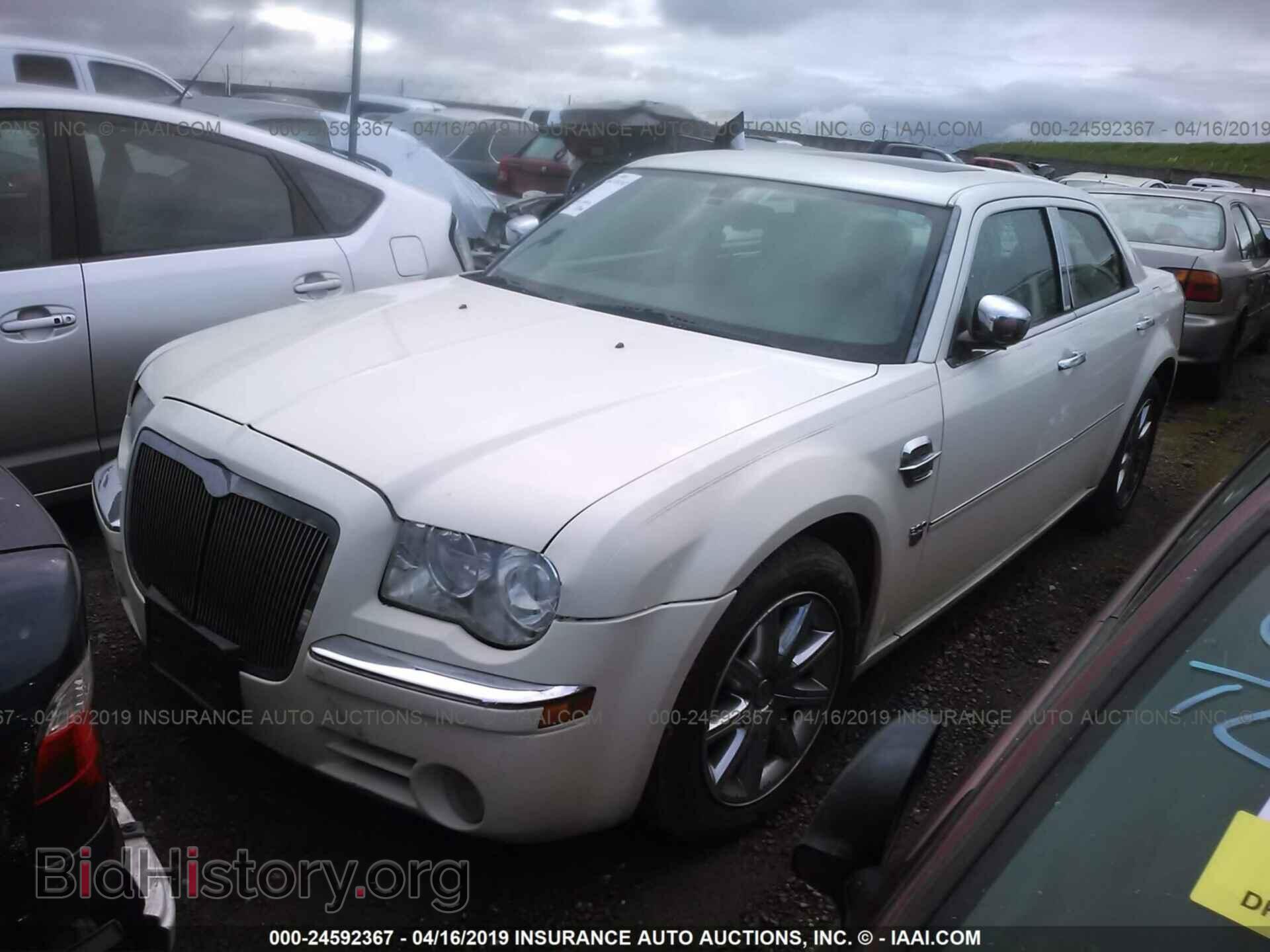 2007 CHRYSLER 300C - VIN: 2C3KA63H37H802269 - Фото 2