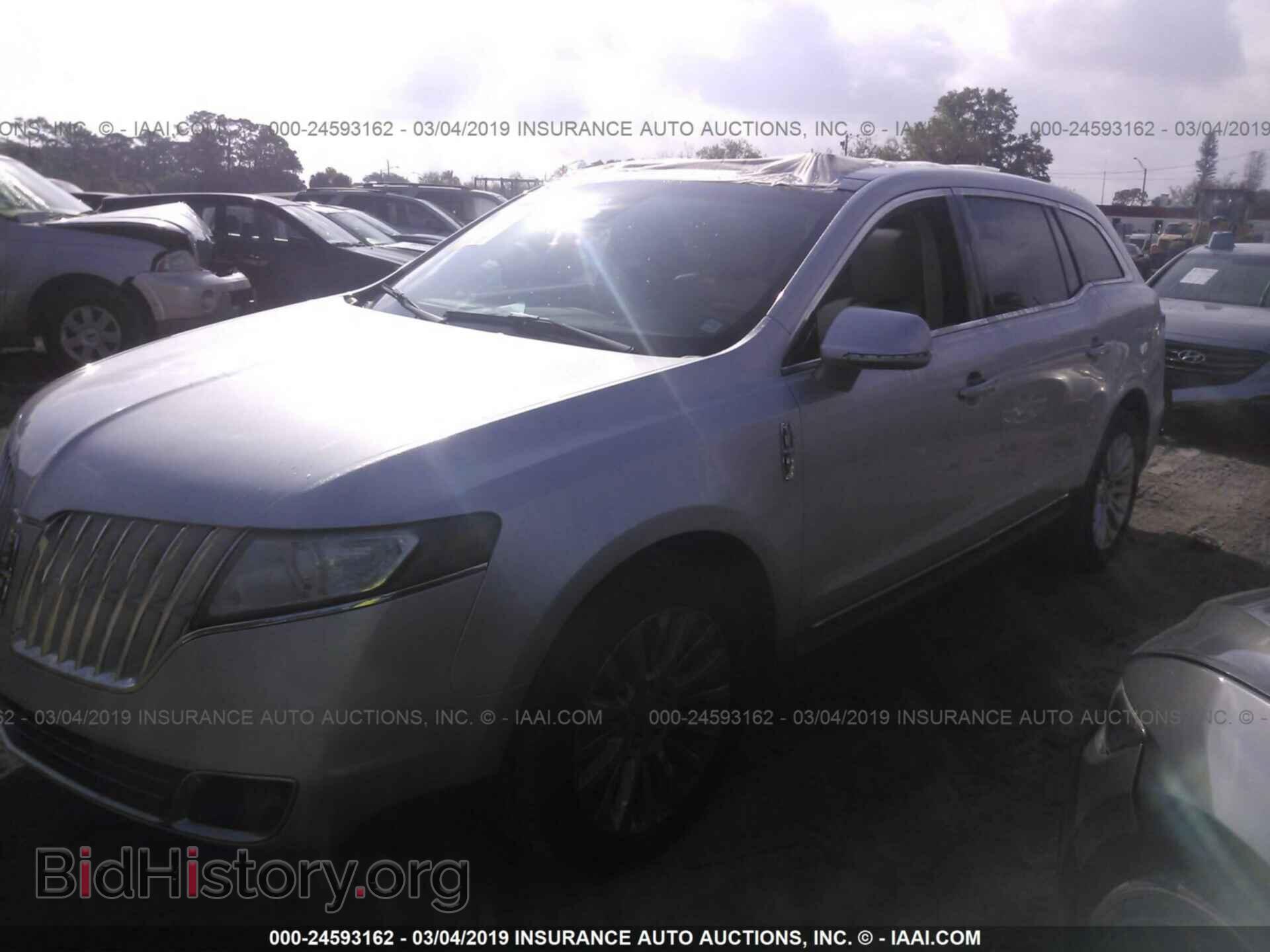 2011 LINCOLN MKT - VIN: 2LMHJ5FR7BBJ52667 - Фото 2