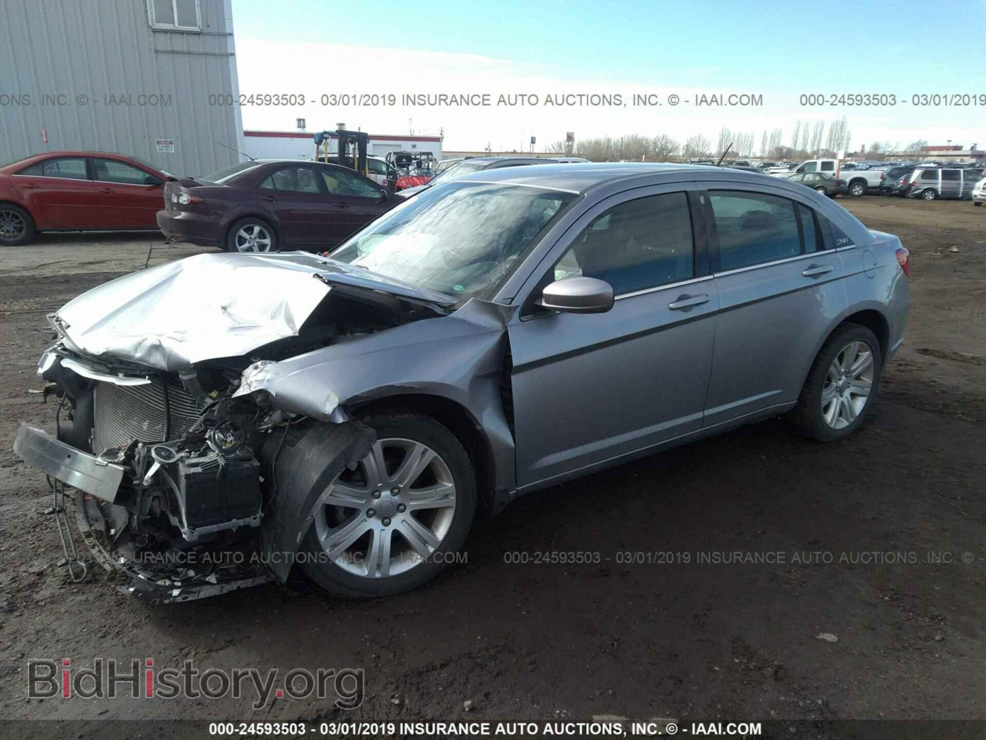 2013 CHRYSLER 200 - VIN: 1C3CCBAB5DN733061 - Фото 2