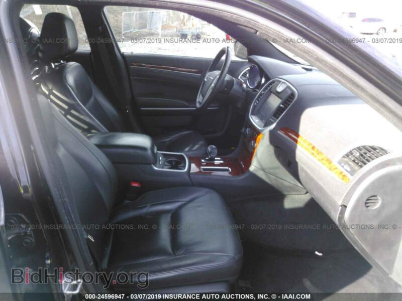 2014 Chrysler 300 (VIN 2C3CCAAG9EH365323) — photo 5 of 10