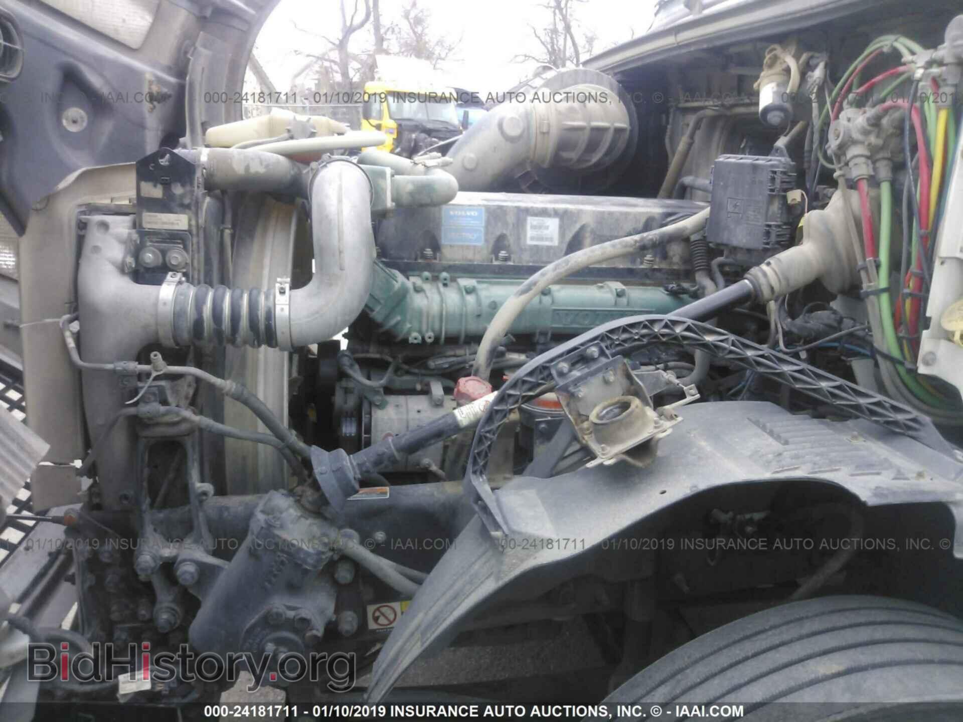 2011 VOLVO VNL - VIN: 4V4NC9EG2BN532013 - Фото 10