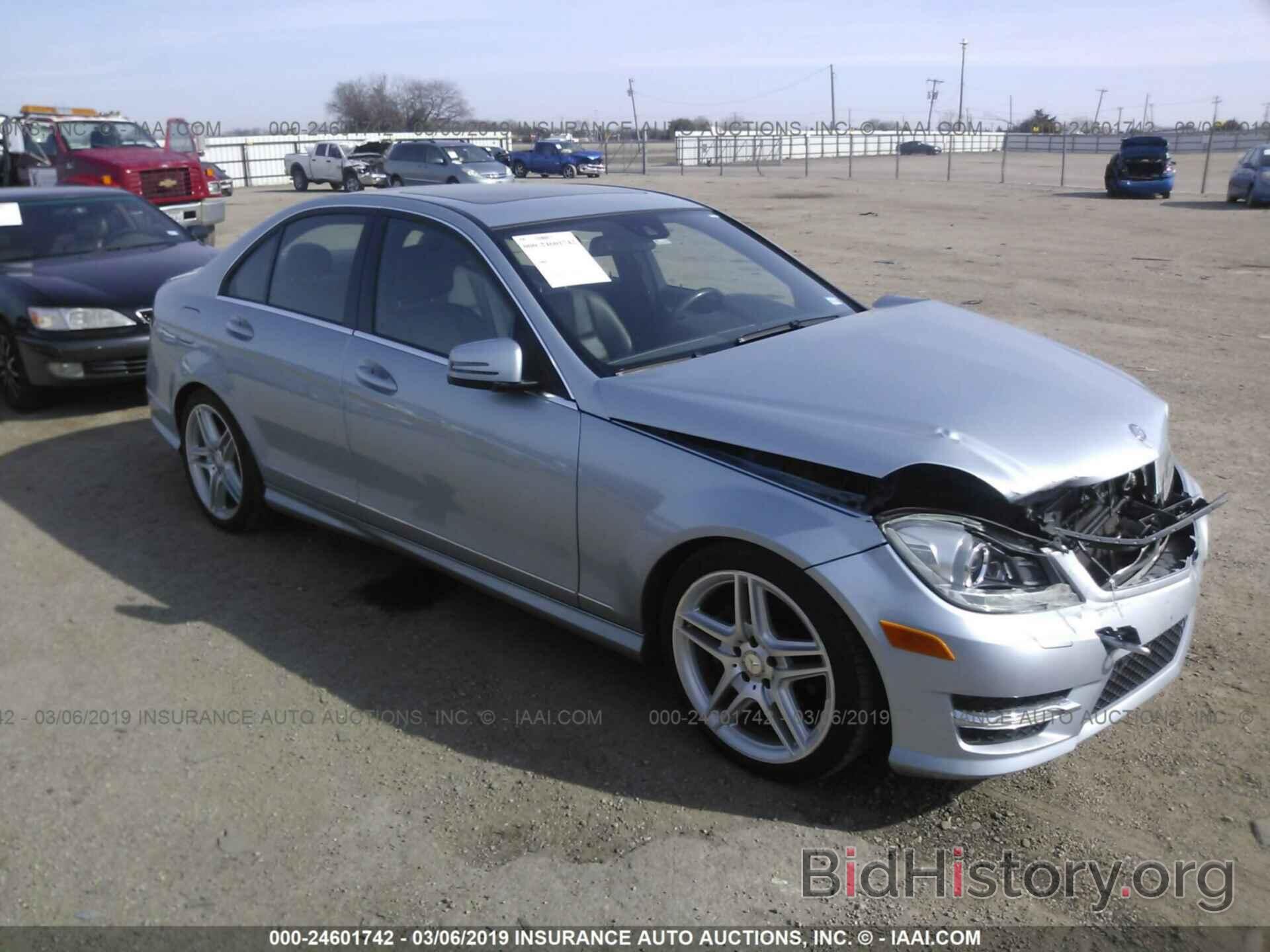 Photo WDDGF4HB0DR265096 - MERCEDES-BENZ C 2013