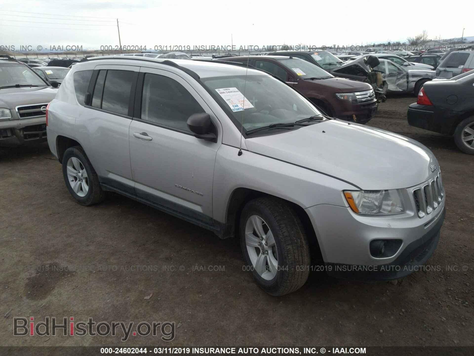 Photo 1J4NF1FB3BD153898 - JEEP COMPASS 2011