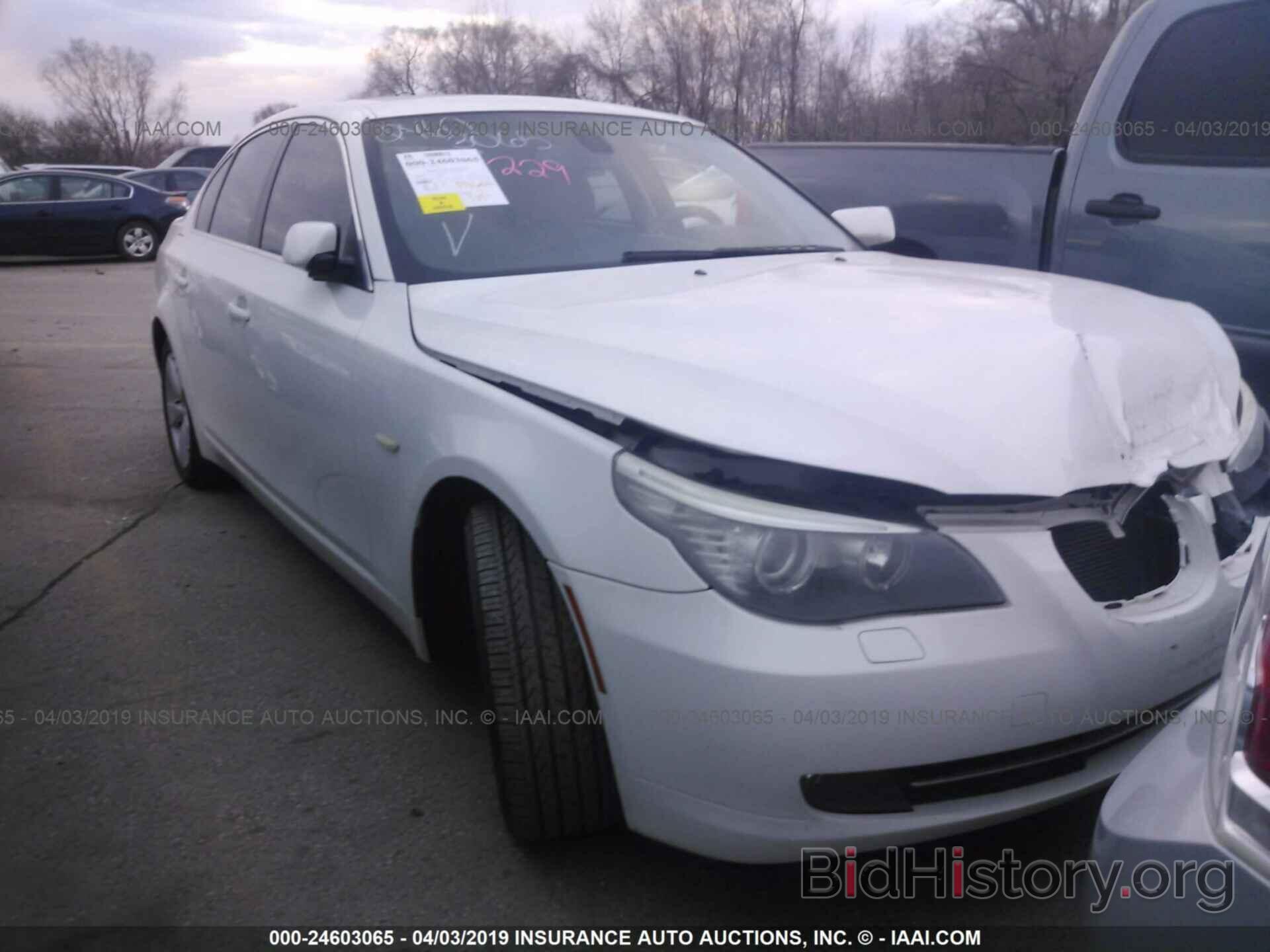 Photo WBANV13588CZ52692 - BMW 528 2008