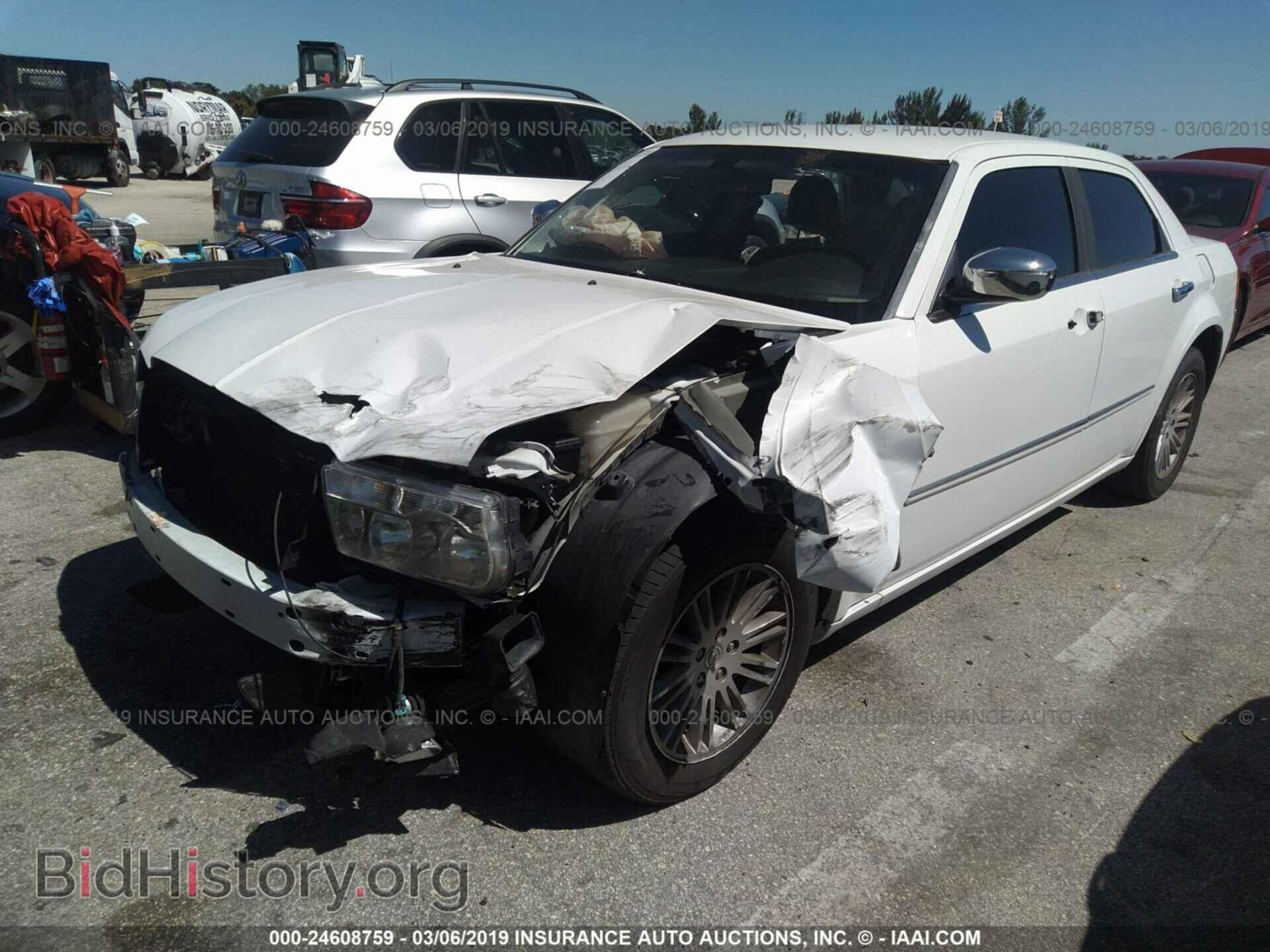 2010 CHRYSLER 300 - VIN: 2C3CA5CVXAH328056 - Фото 2