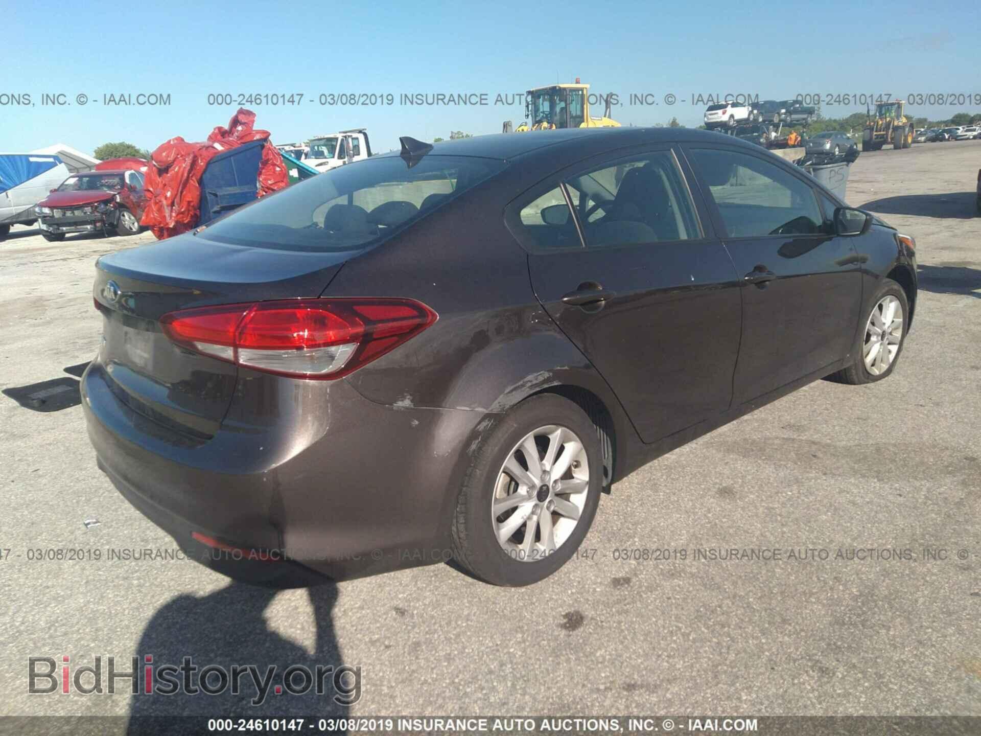 2017 KIA FORTE - VIN: 3KPFL4A78HE076802 - Photo 4