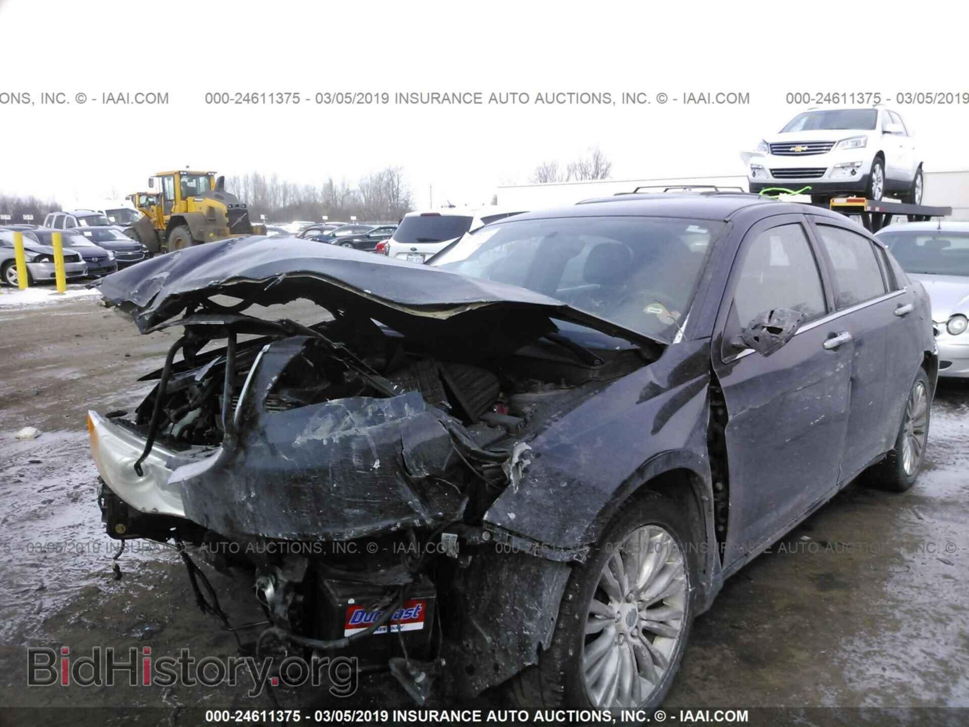 2011 CHRYSLER 200 - VIN: 1C3BC2FB3BN569438 - Фото 2