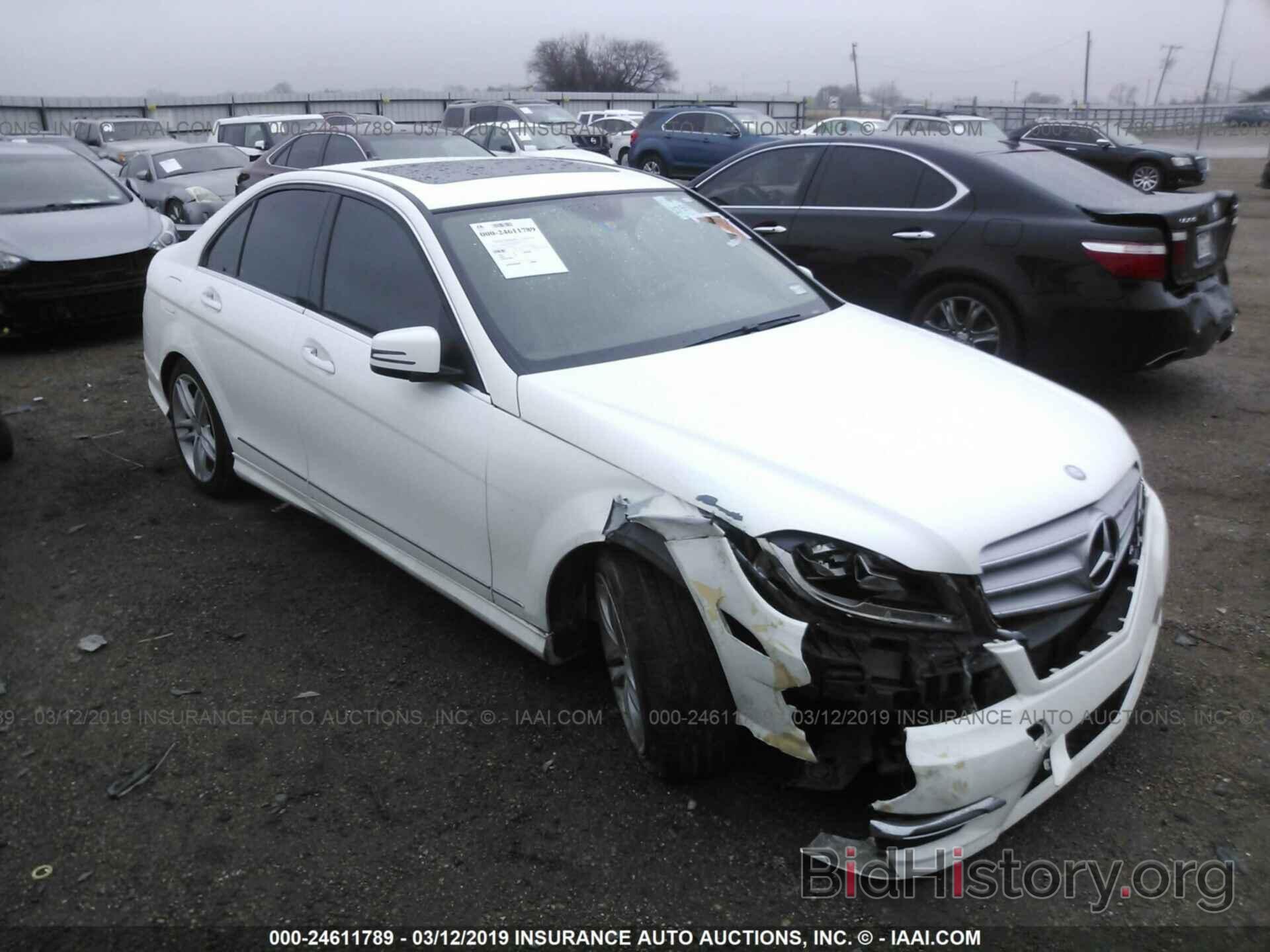 Photo WDDGF4HB1DR285969 - MERCEDES-BENZ C 2013