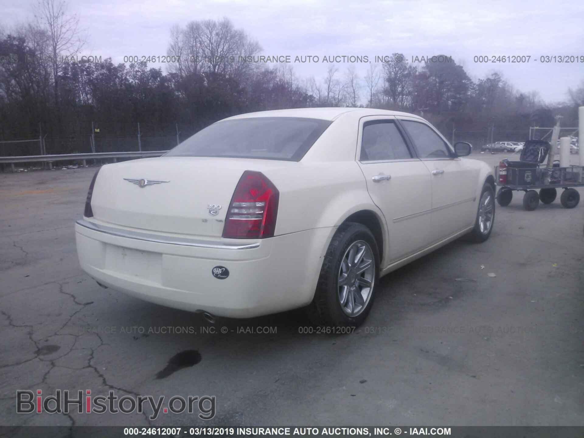 2005 CHRYSLER 300C - VIN: 2C3JA63H75H615903 - Фото 4