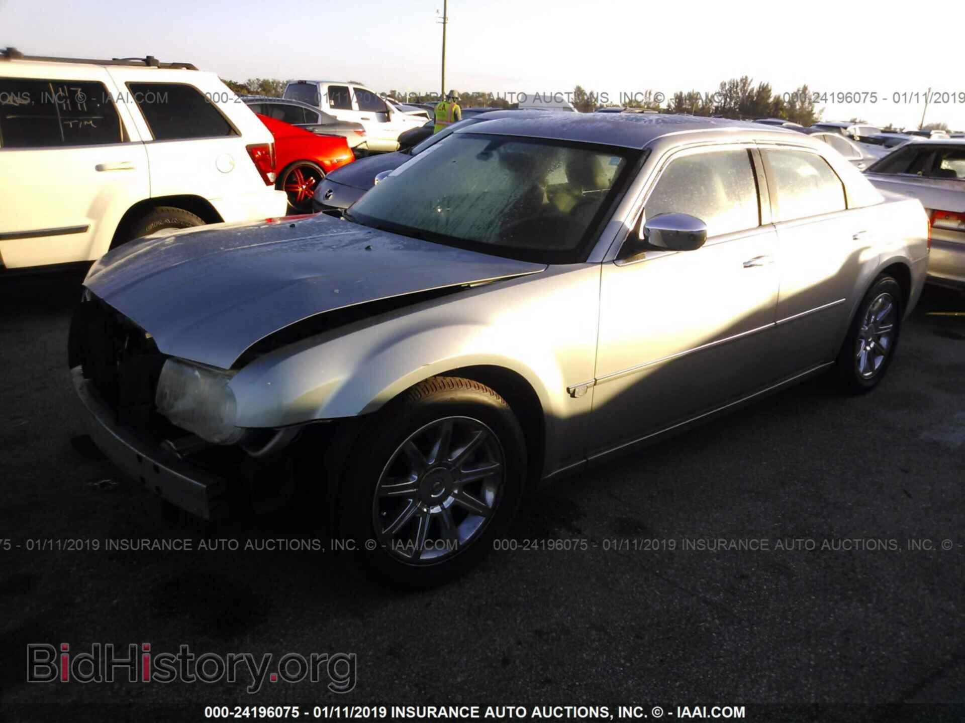 2005 CHRYSLER 300C - VIN: 2C3AA63H95H521134 - Фото 2