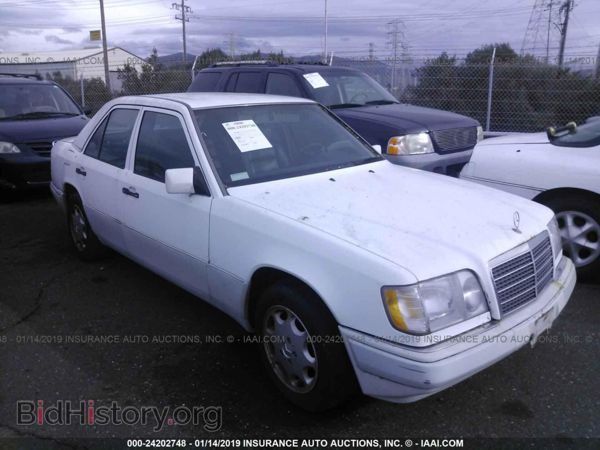 Photo WDBEA32E2RC143166 - MERCEDES-BENZ E 1994