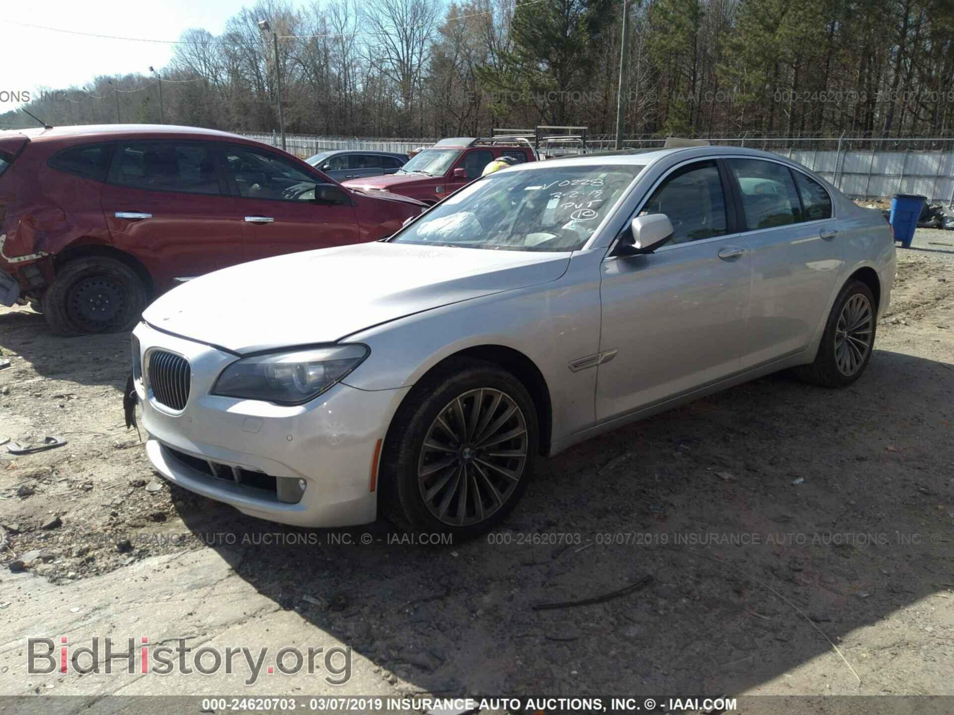 2012 BMW 740 - VIN: WBAKA4C53CDX20228 - Фото 2