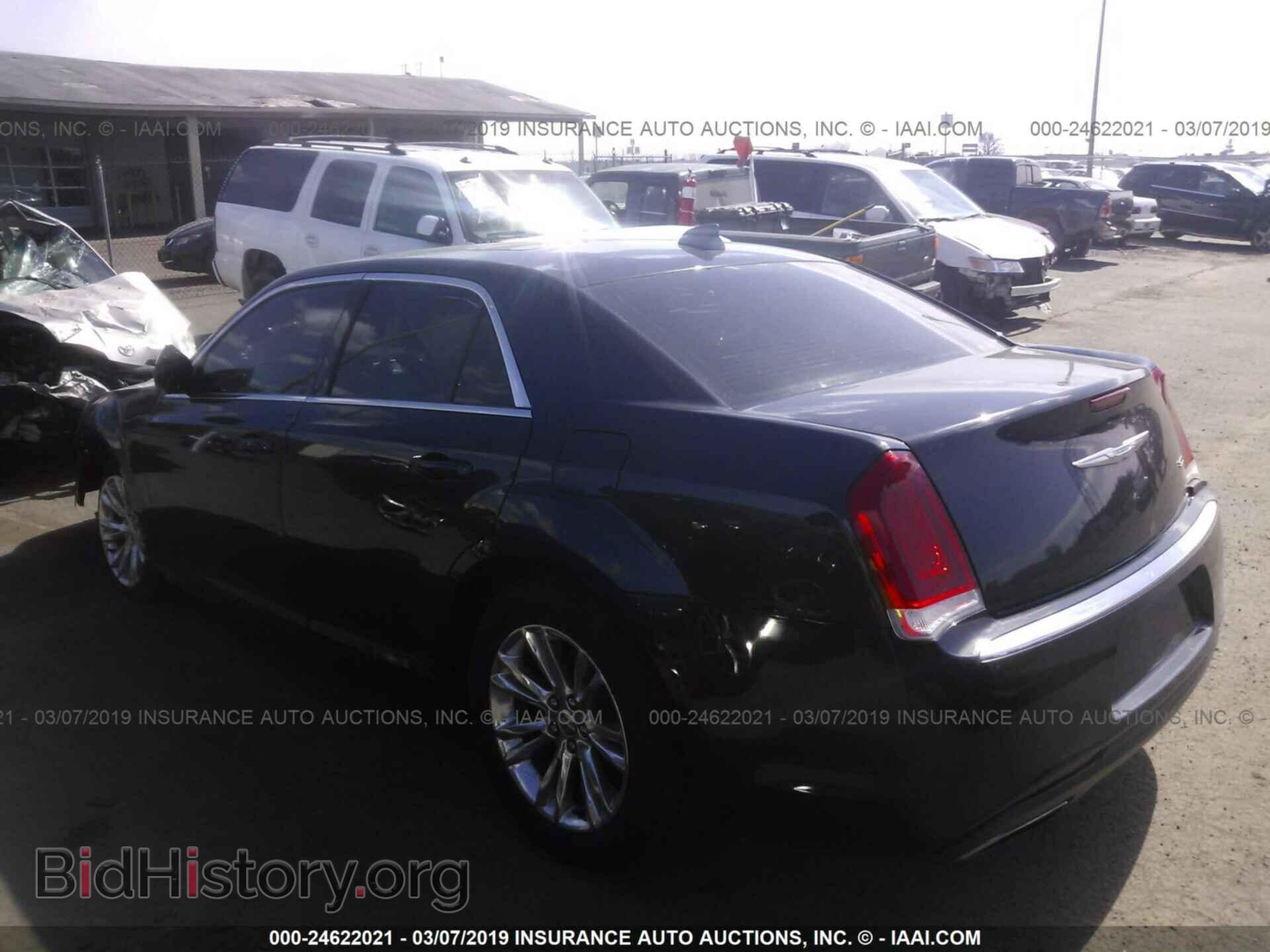 2017 CHRYSLER 300 - VIN: 2C3CCAAG9HH661849 - Фото 3
