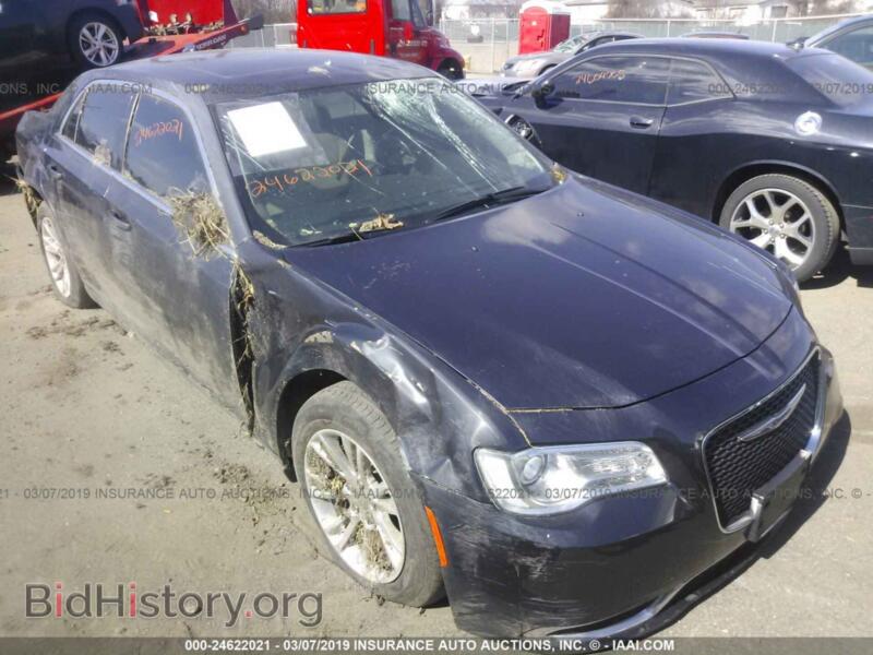 2017 Chrysler 300 (VIN 2C3CCAAG9HH661849) — photo 6 of 11