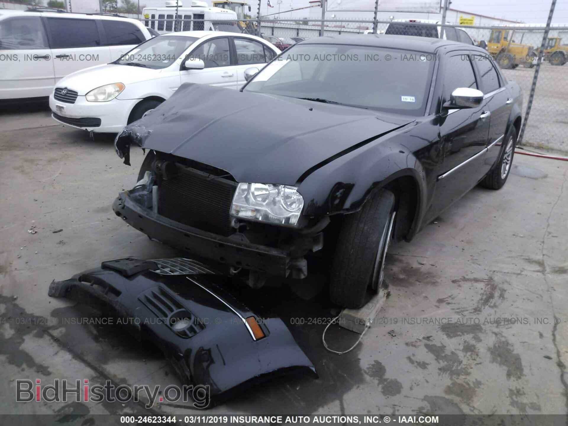 2010 CHRYSLER 300 - VIN: 2C3CA5CV8AH326953 - Фото 2
