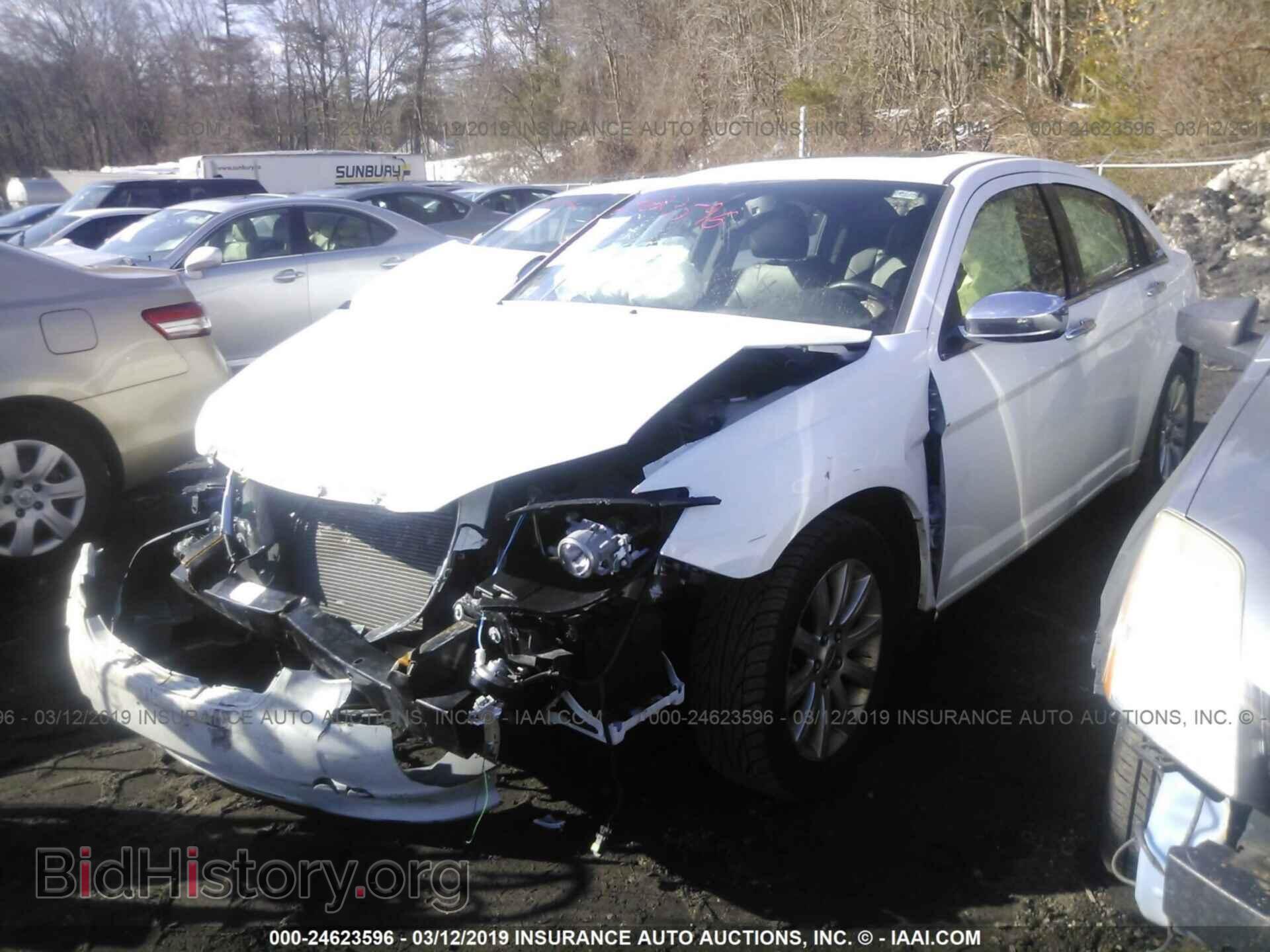 2013 CHRYSLER 200 - VIN: 1C3CCBCG2DN638966 - Фото 2