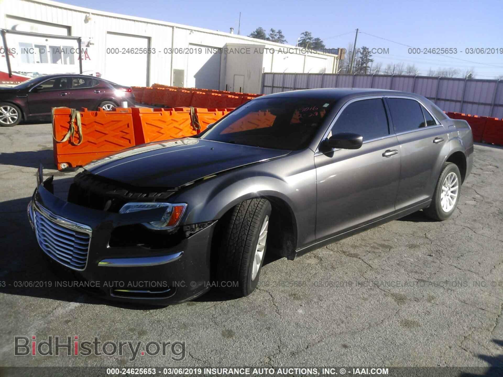2014 CHRYSLER 300 - VIN: 2C3CCAAG3EH289016 - Фото 2