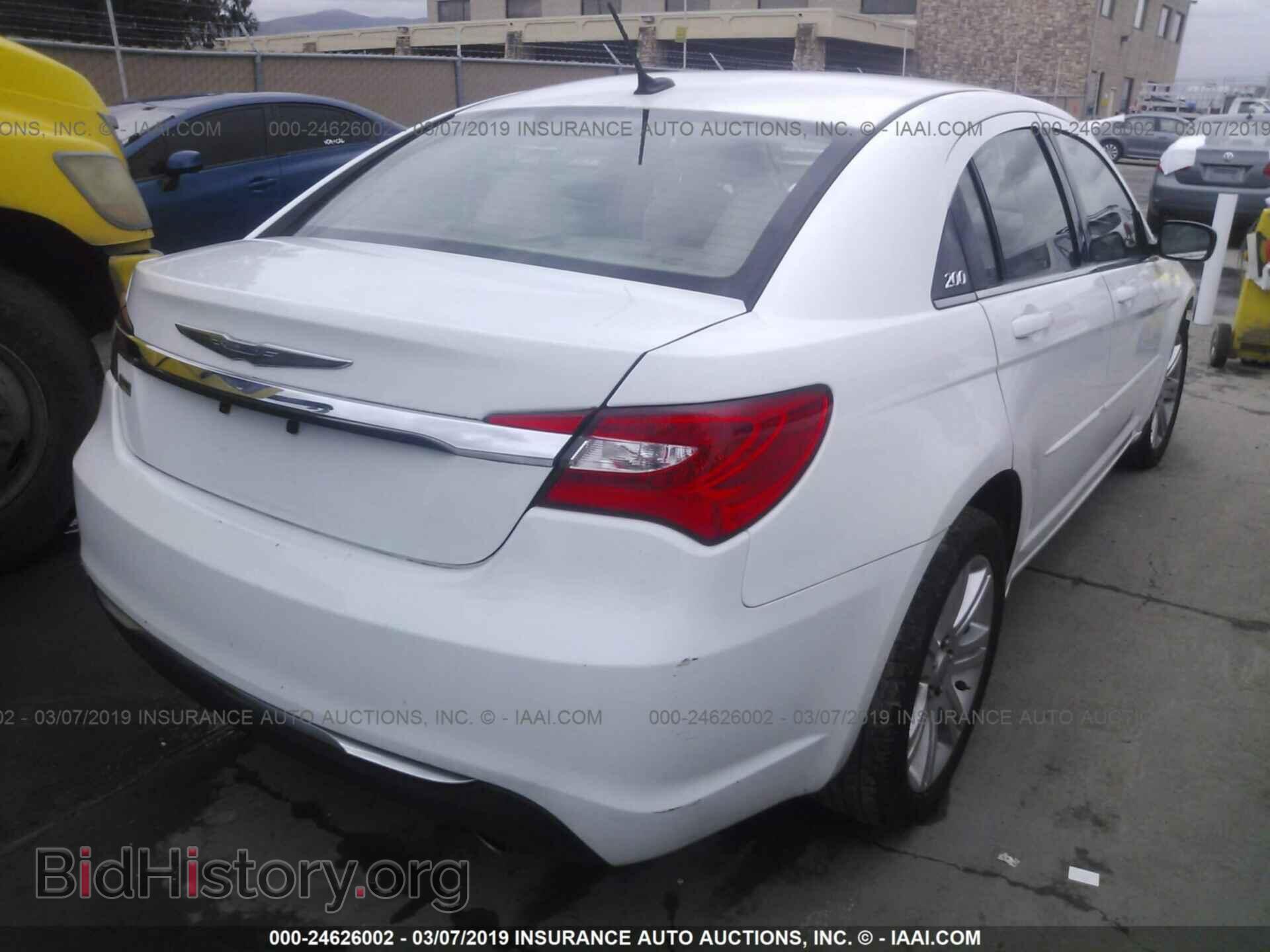 2012 CHRYSLER 200 - VIN: 1C3CCBAG0CN235862 - Фото 4