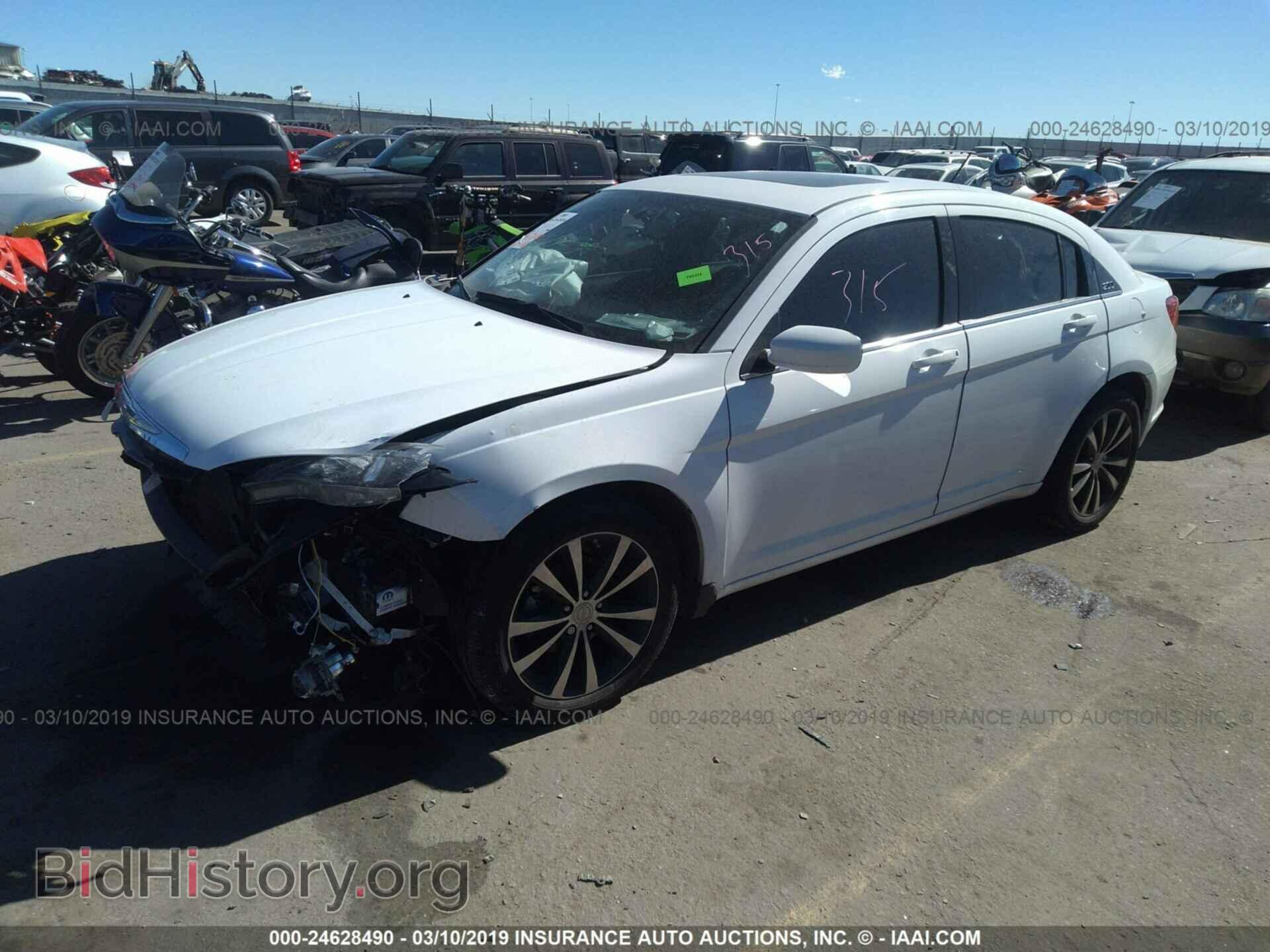 2013 CHRYSLER 200 - VIN: 1C3CCBCG8DN505063 - Фото 2