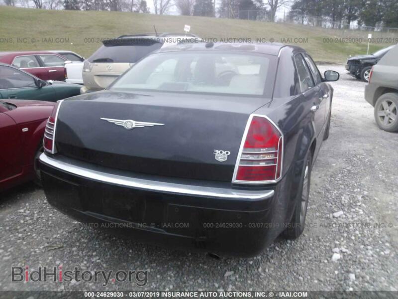 2005 Chrysler 300C (VIN 2C3AA63H85H522002) — photo 4 of 10