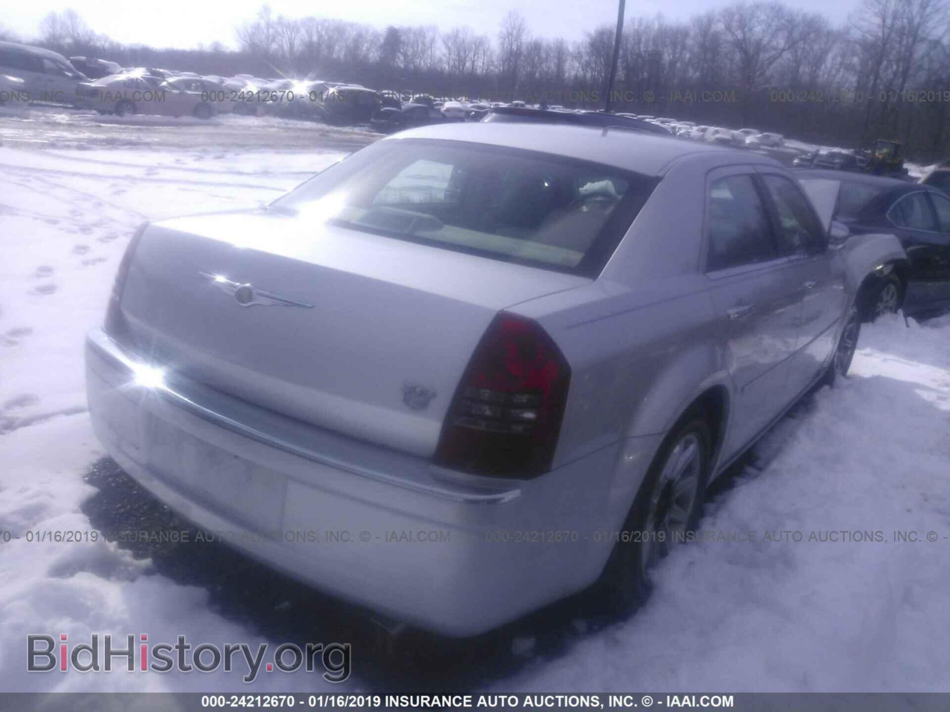 2006 CHRYSLER 300C - VIN: 2C3KA63H36H291810 - Фото 4
