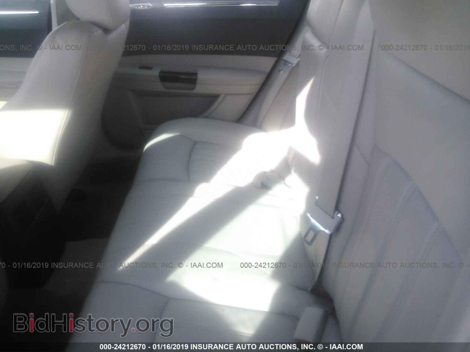 2006 CHRYSLER 300C - VIN: 2C3KA63H36H291810 - Фото 8