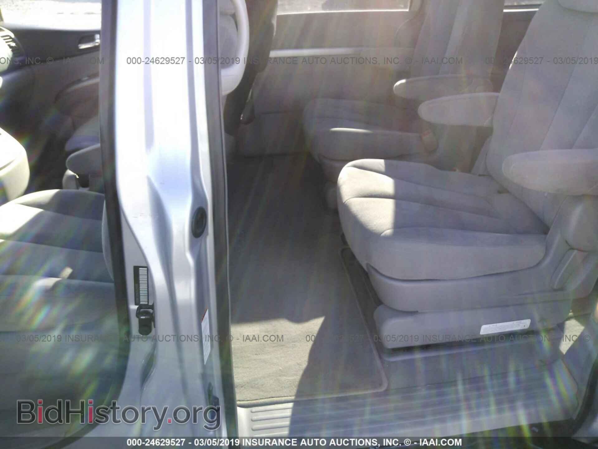 2007 HYUNDAI ENTOURAGE - VIN: KNDMC233476011035 - Фото 8