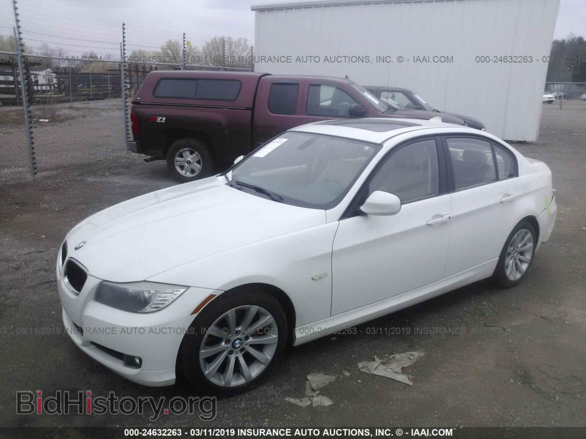2011 BMW 328 - VIN: WBAPH7C51BE678525 - Photo 2