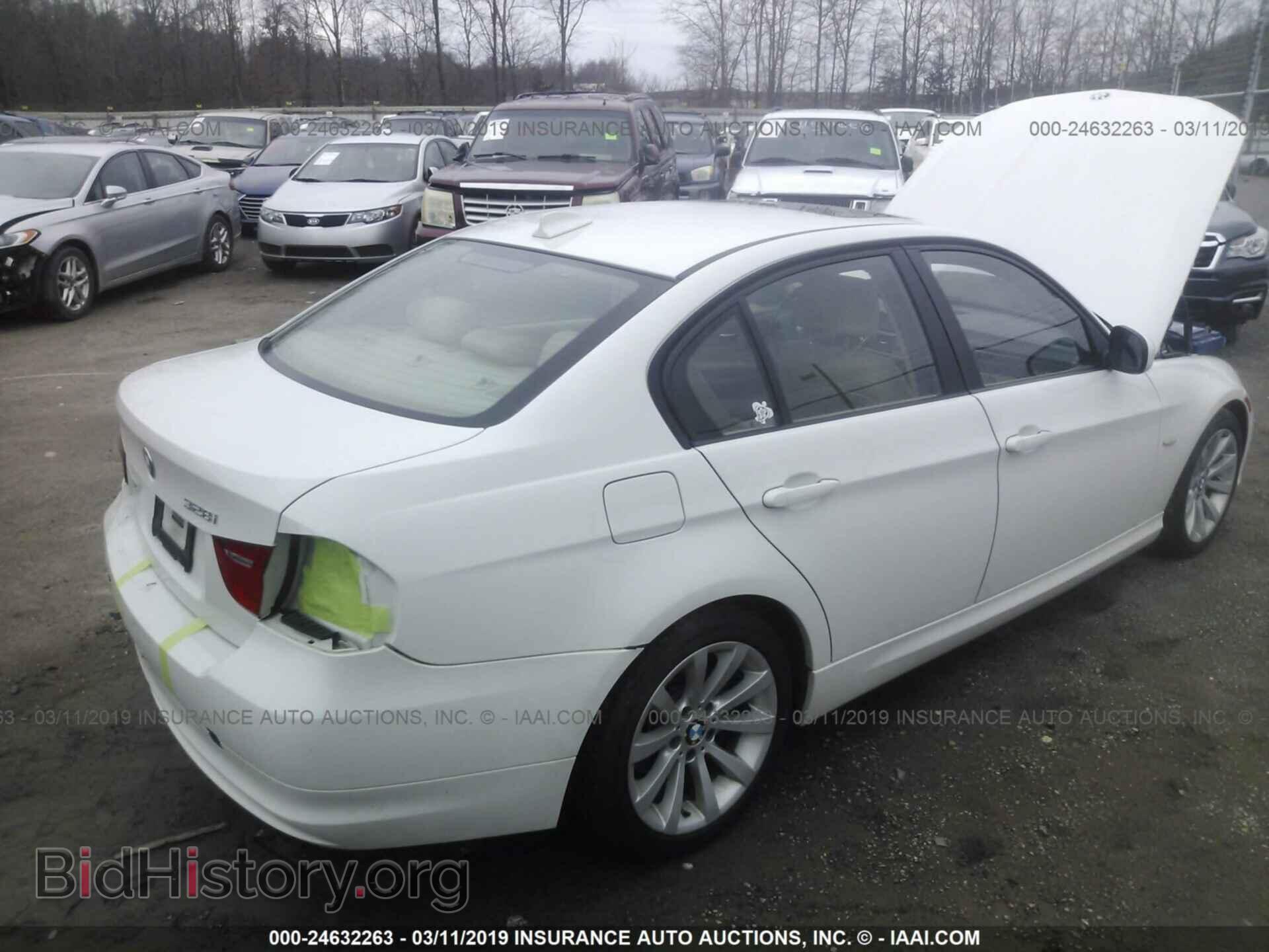 2011 BMW 328 - VIN: WBAPH7C51BE678525 - Photo 4