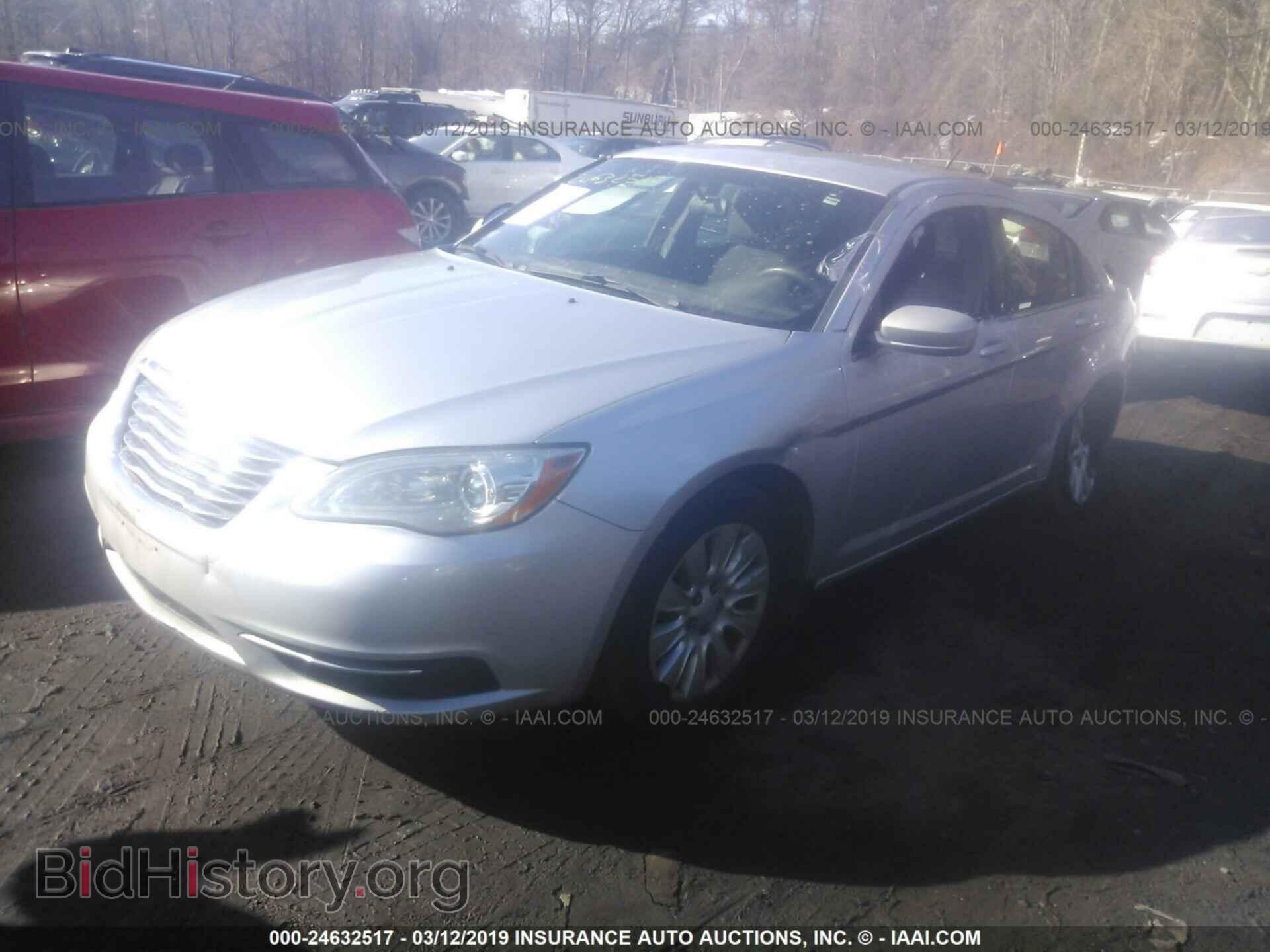 2012 CHRYSLER 200 - VIN: 1C3CCBAB1CN273461 - Фото 2