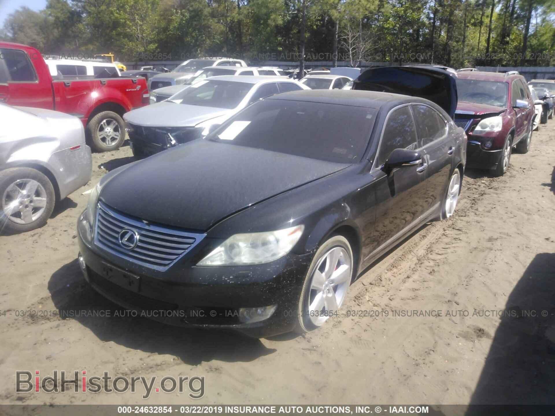 2011 LEXUS LS - VIN: JTHBL5EF3B5104805 - Photo 2