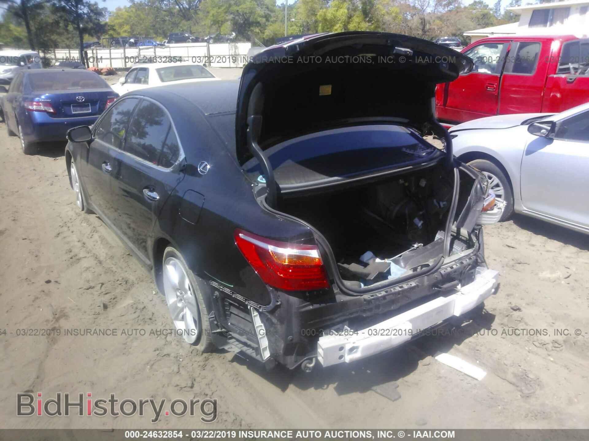 2011 LEXUS LS - VIN: JTHBL5EF3B5104805 - Photo 3